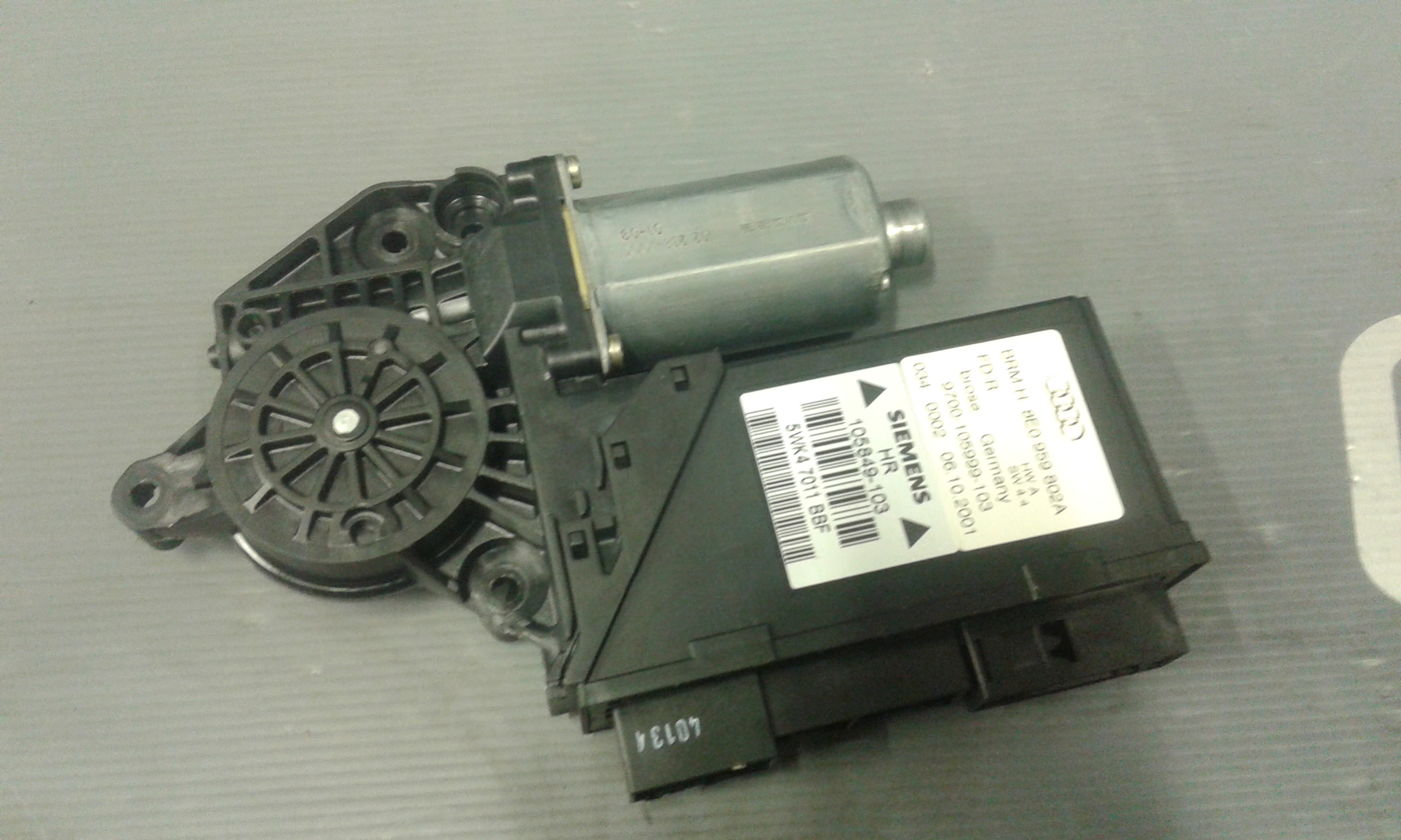 Motorino Alzacristallo Porta Post. Destro 8E0959802E Usato