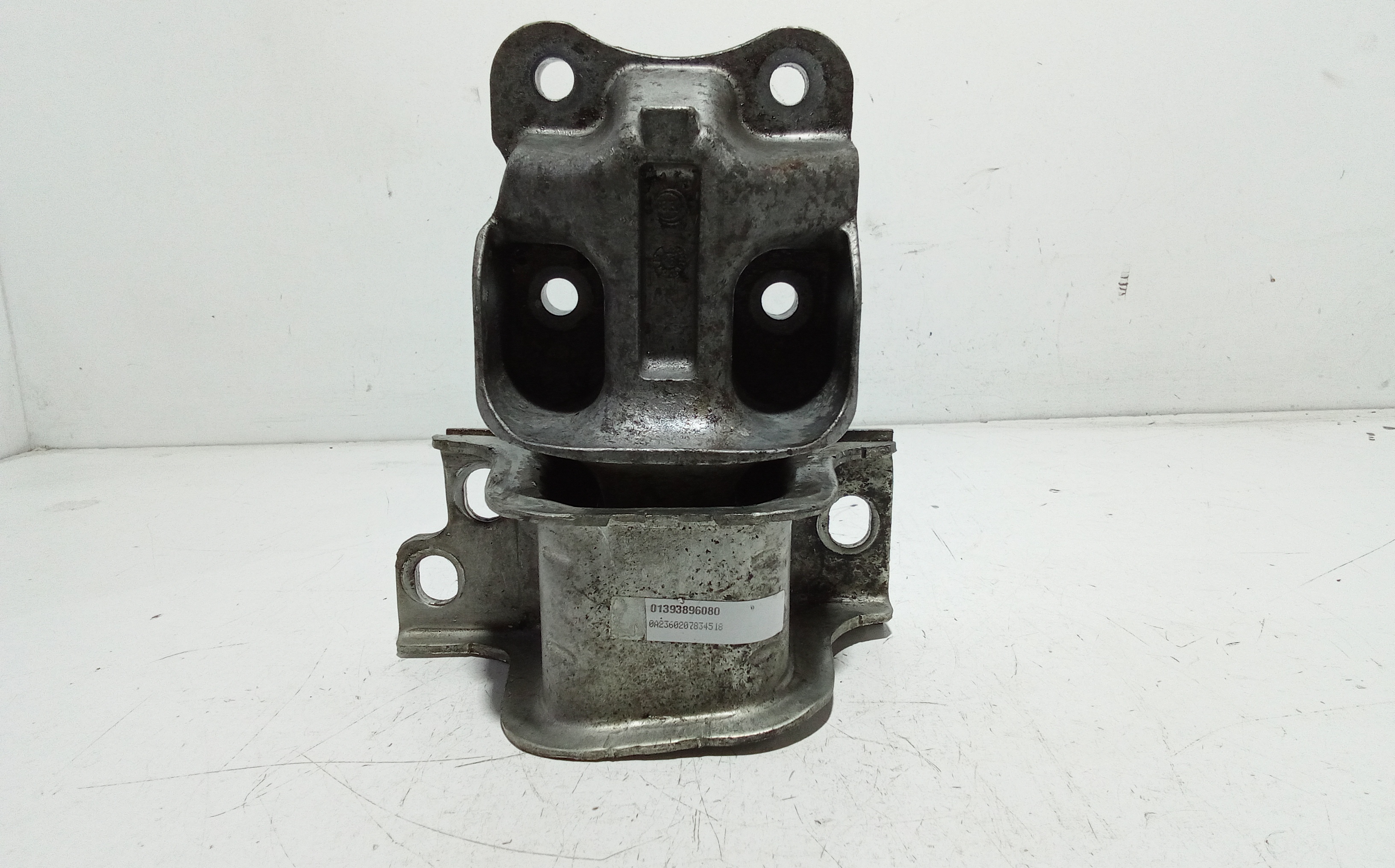 Piastra Alloggiamento Supporto Motore (Con Eventuale Bielletta O Tirante Associato) Usato