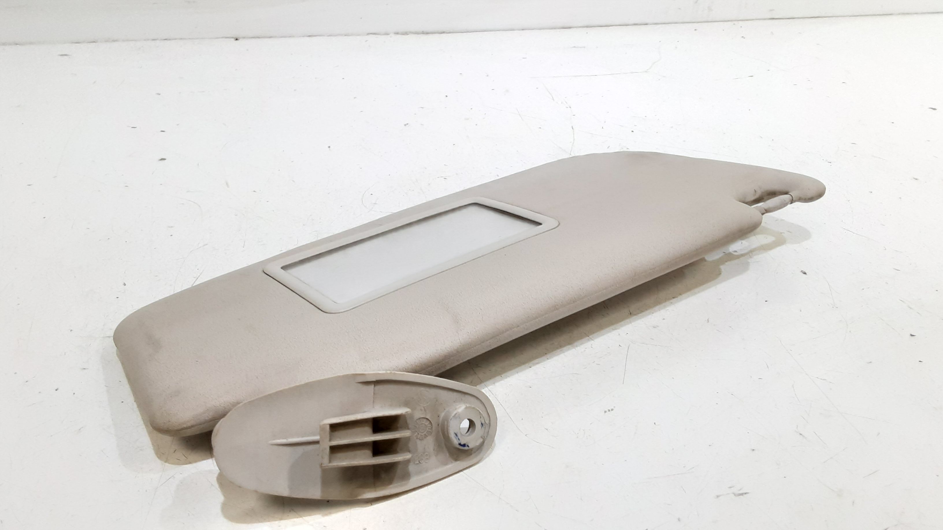 Aletta Parasole Parabrezza Destro 735338206 Usato