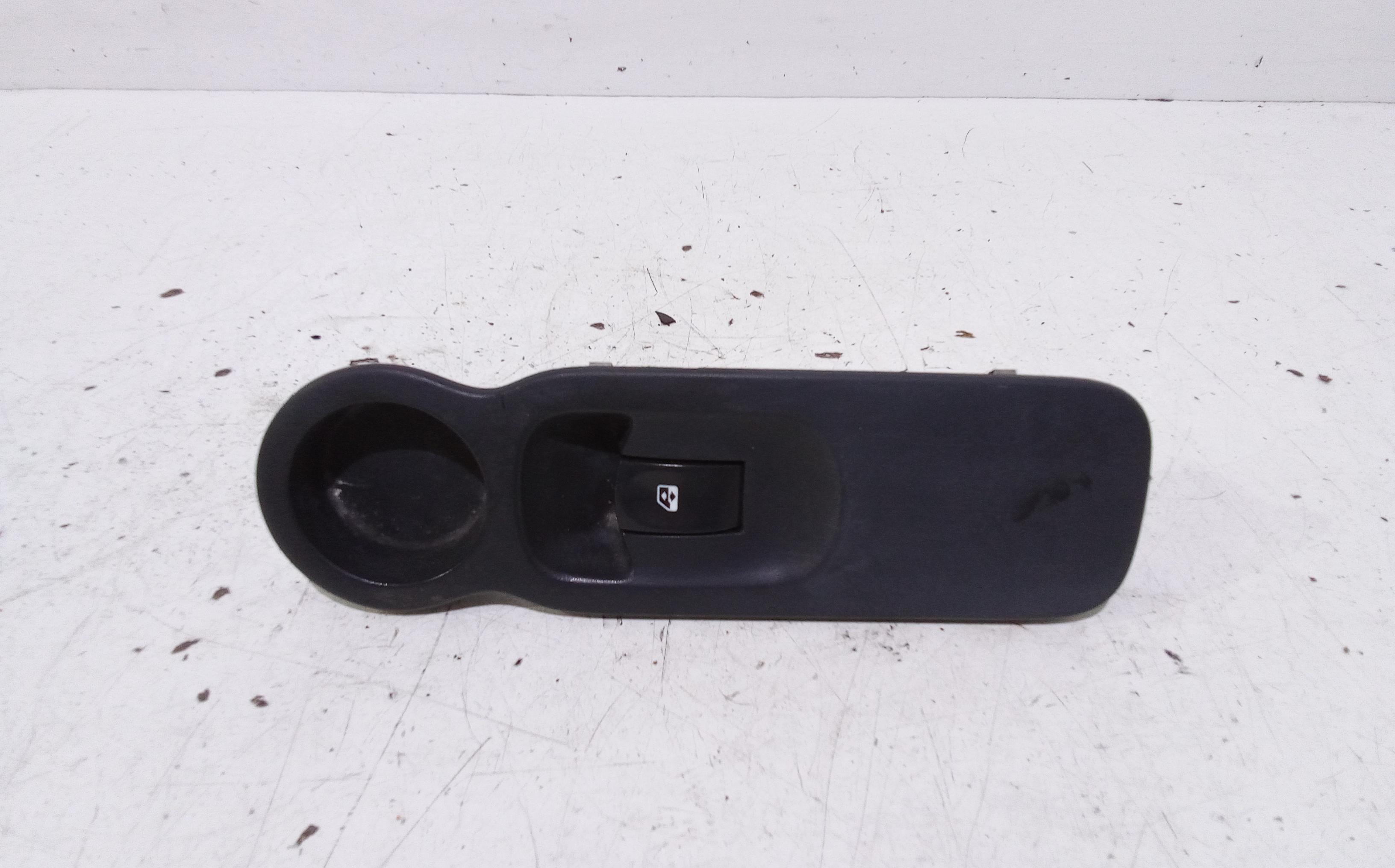 Interruttore Alzacristalli Porta Ant. Destro 8200214936 Usato