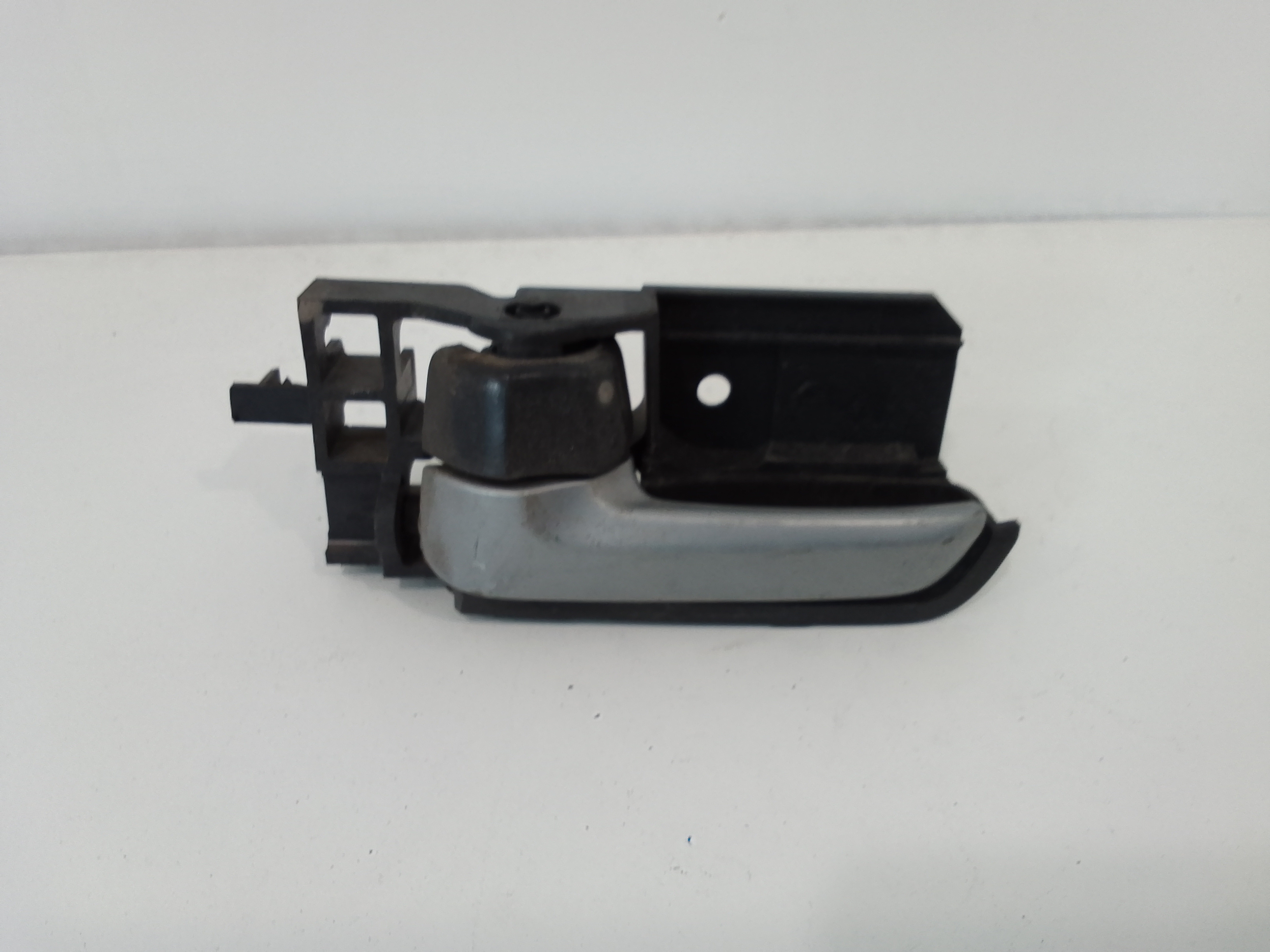 Maniglia Int. Apertura Porta Ant. Sinistro 806714A00F Usato