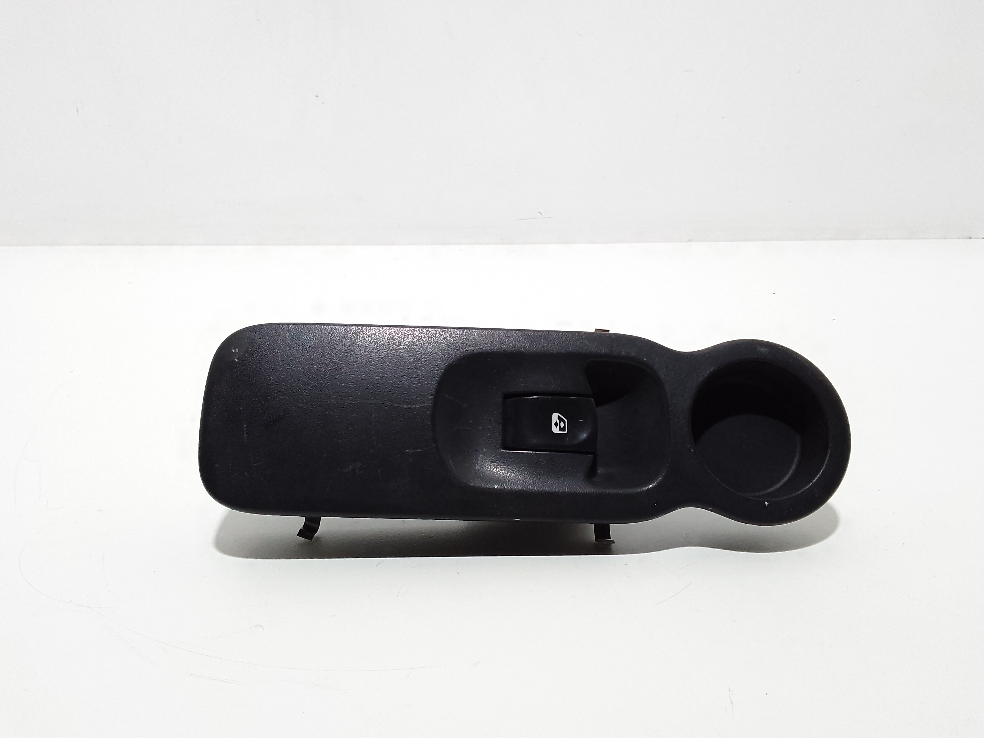 Interruttore Alzacristalli Porta Ant. Destro 8200214936 Usato