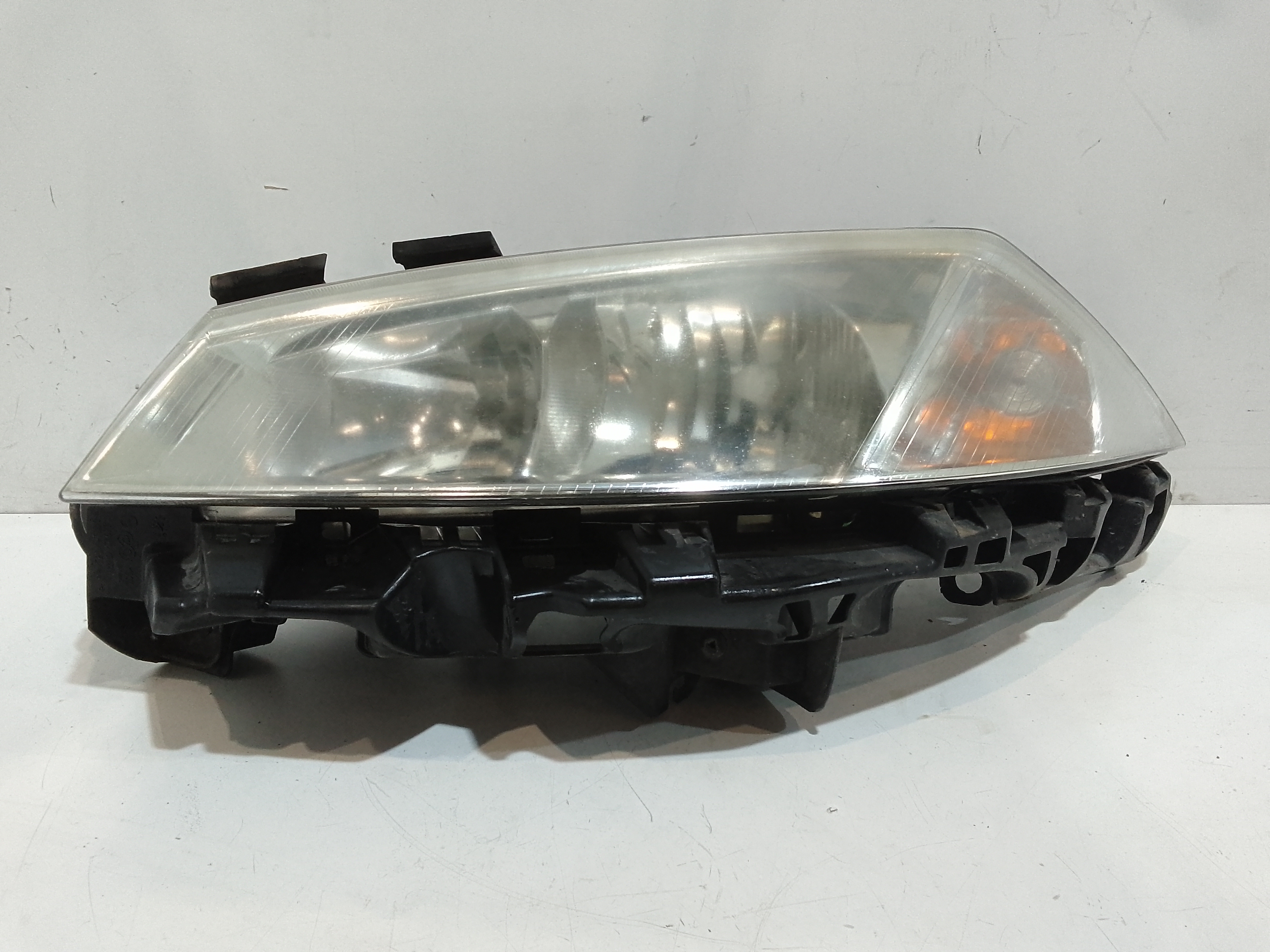 Proiettore Sinistro 260604235R Usato