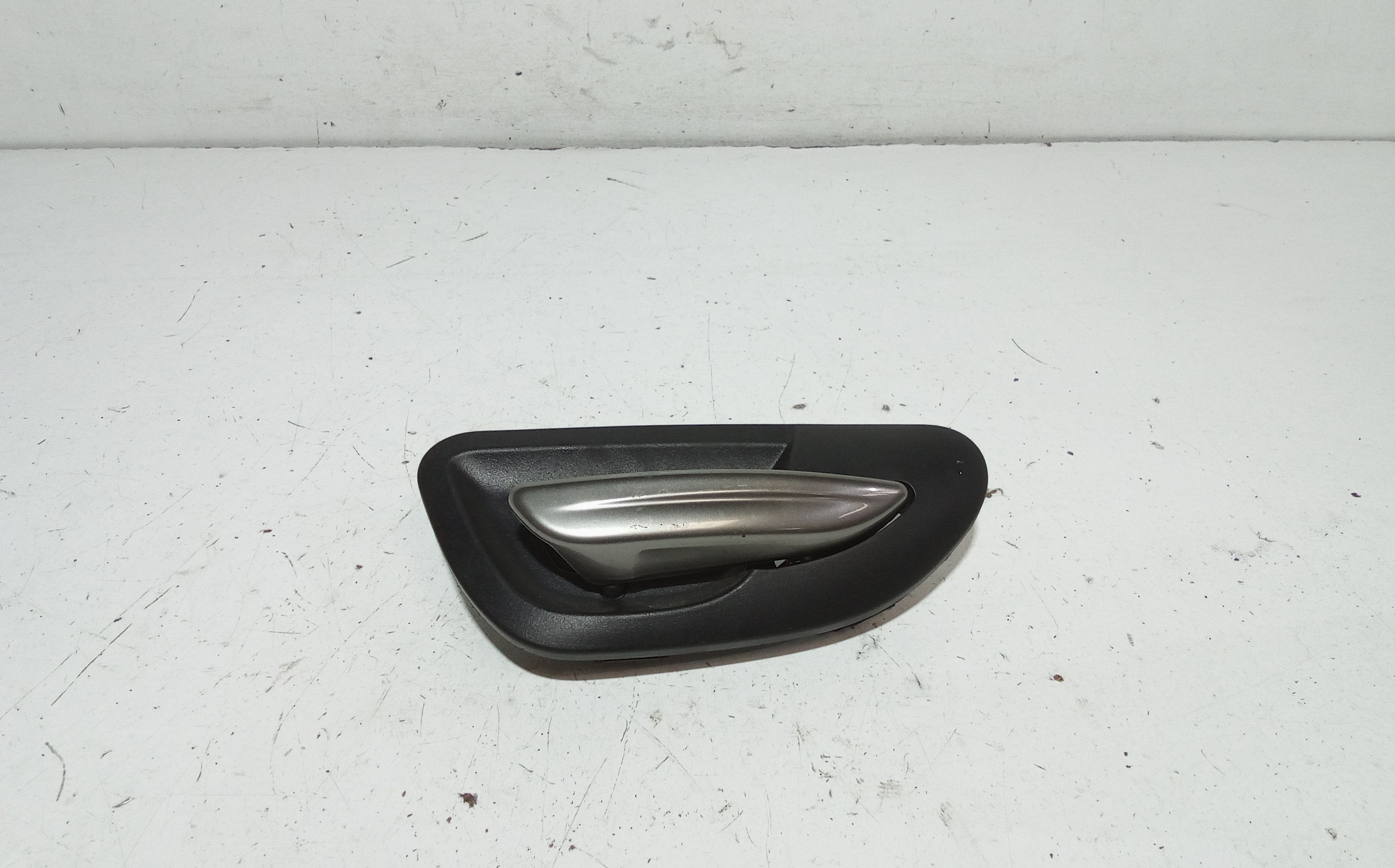 Maniglia Int. Apertura Porta Ant. Destro Usato