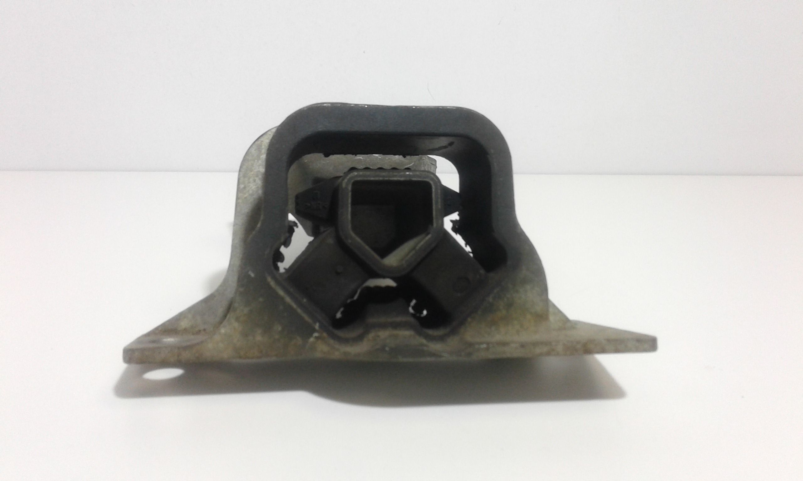 Piastra Alloggiamento Supporto Motore (Con Eventuale Bielletta O Tirante Associato) Usato