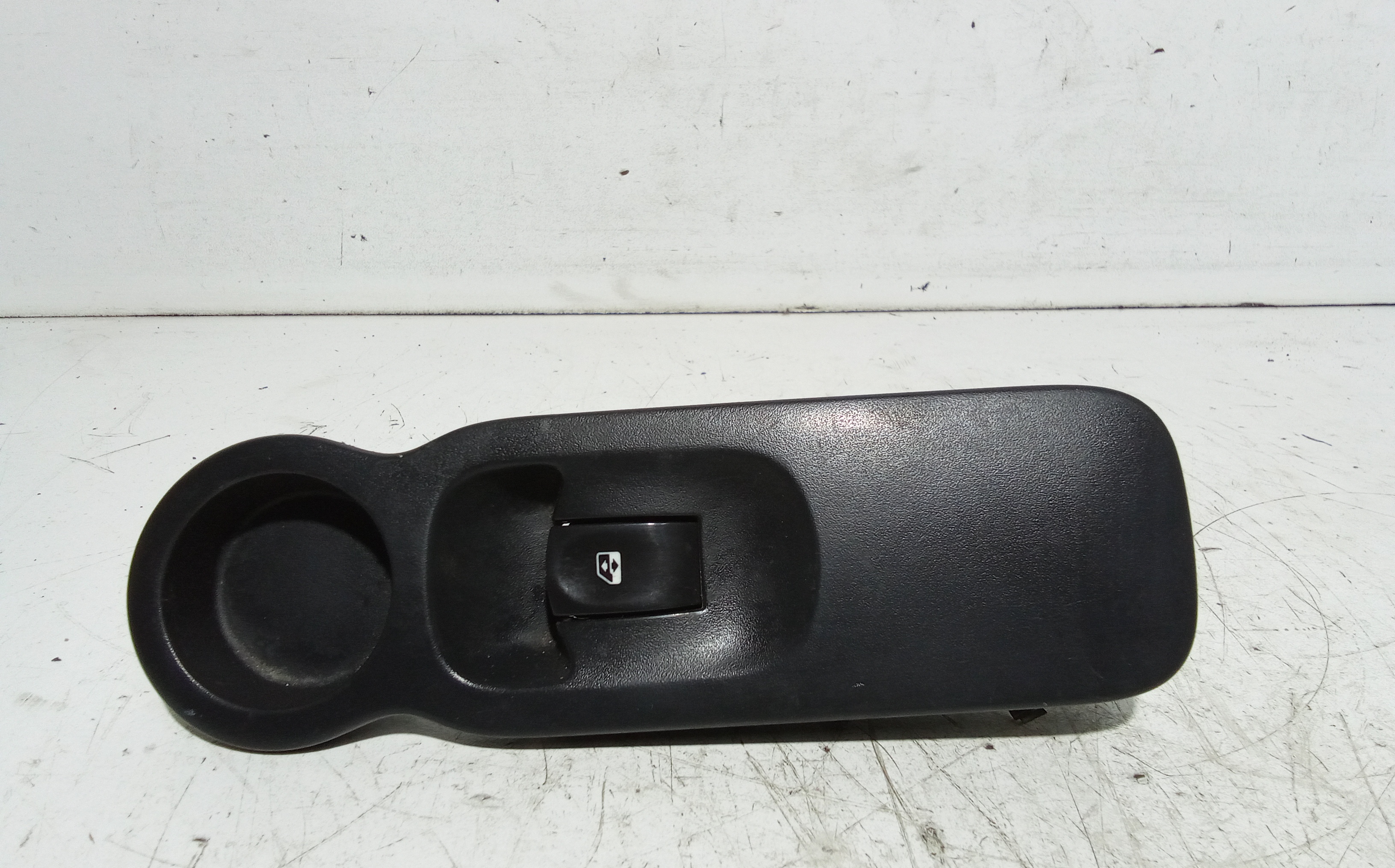 Interruttore Alzacristalli Porta Ant. Destro 8200214936 Usato