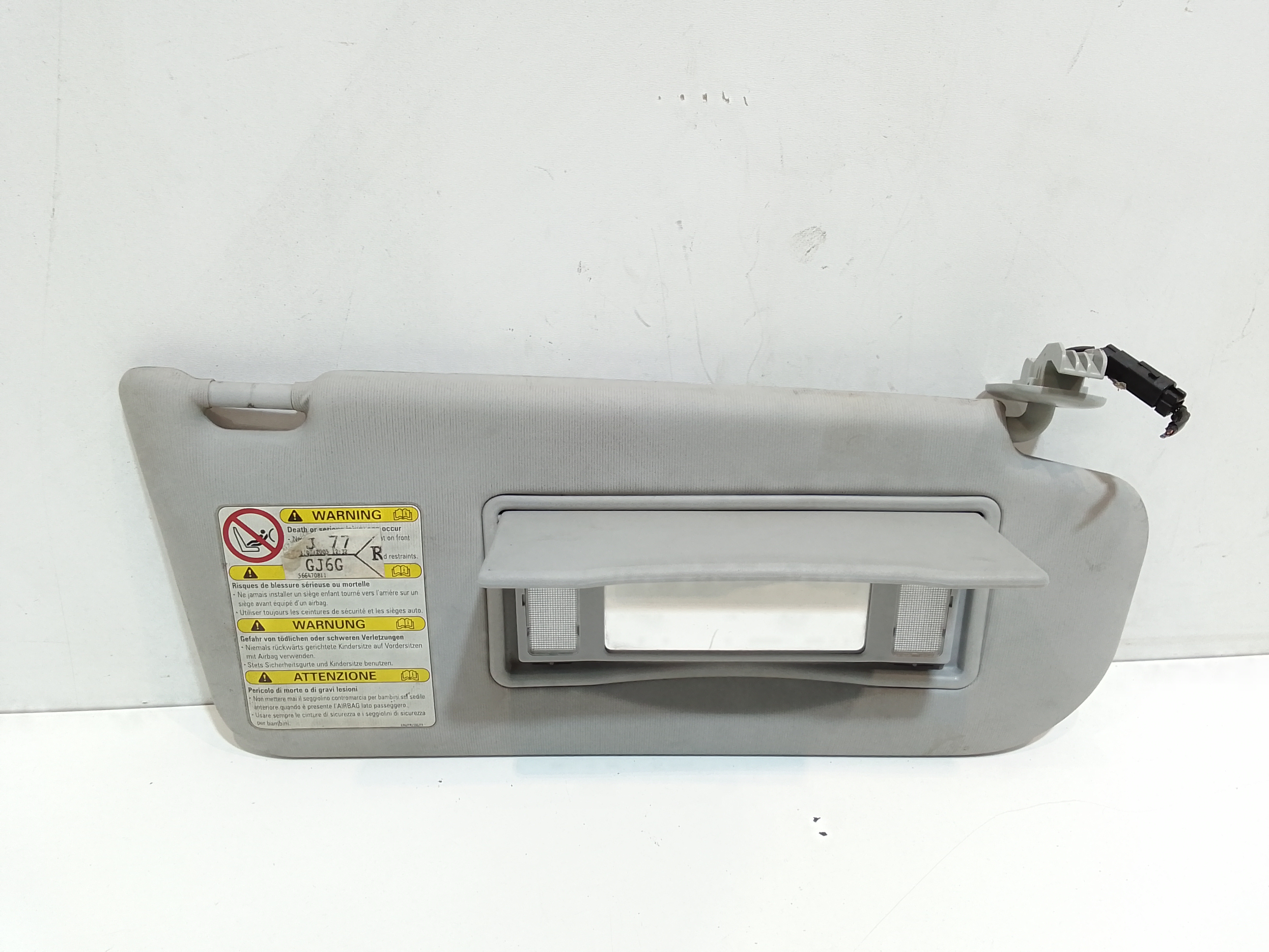 Aletta Parasole Parabrezza Destro GJ6A69270C34 Usato