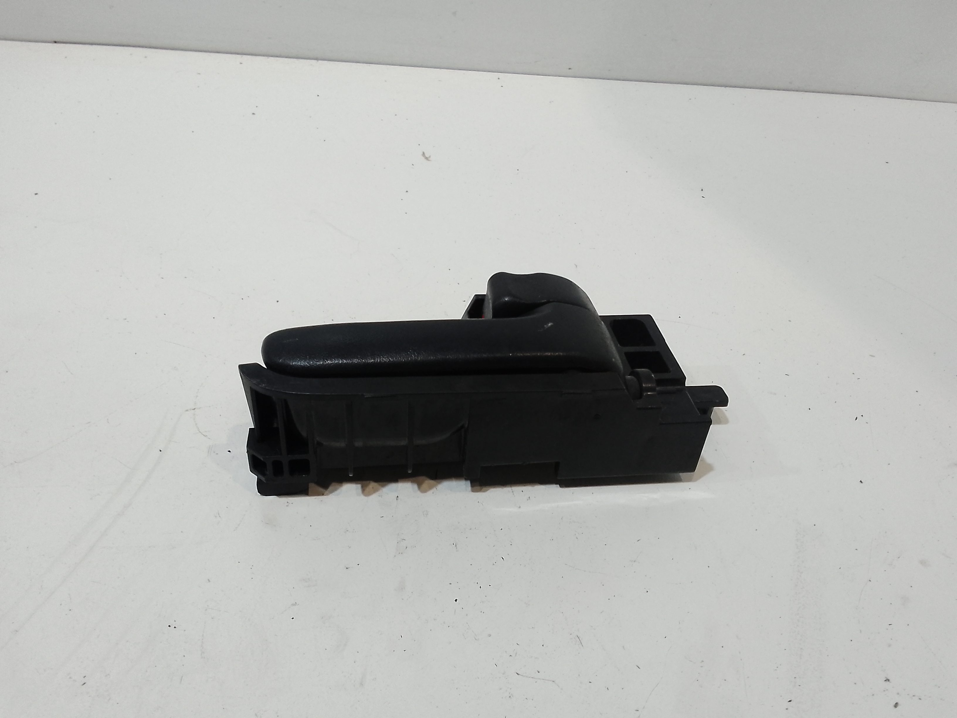 Maniglia Int. Apertura Porta Post. Destro 69205B1010 Usato