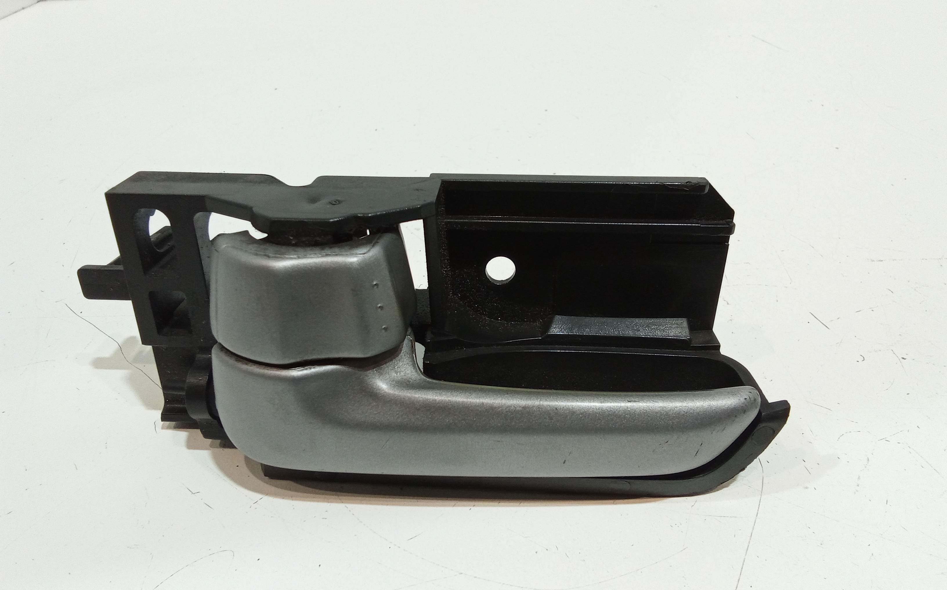 Maniglia Int. Apertura Porta Ant. Sinistro 8313062J00S1S Usato