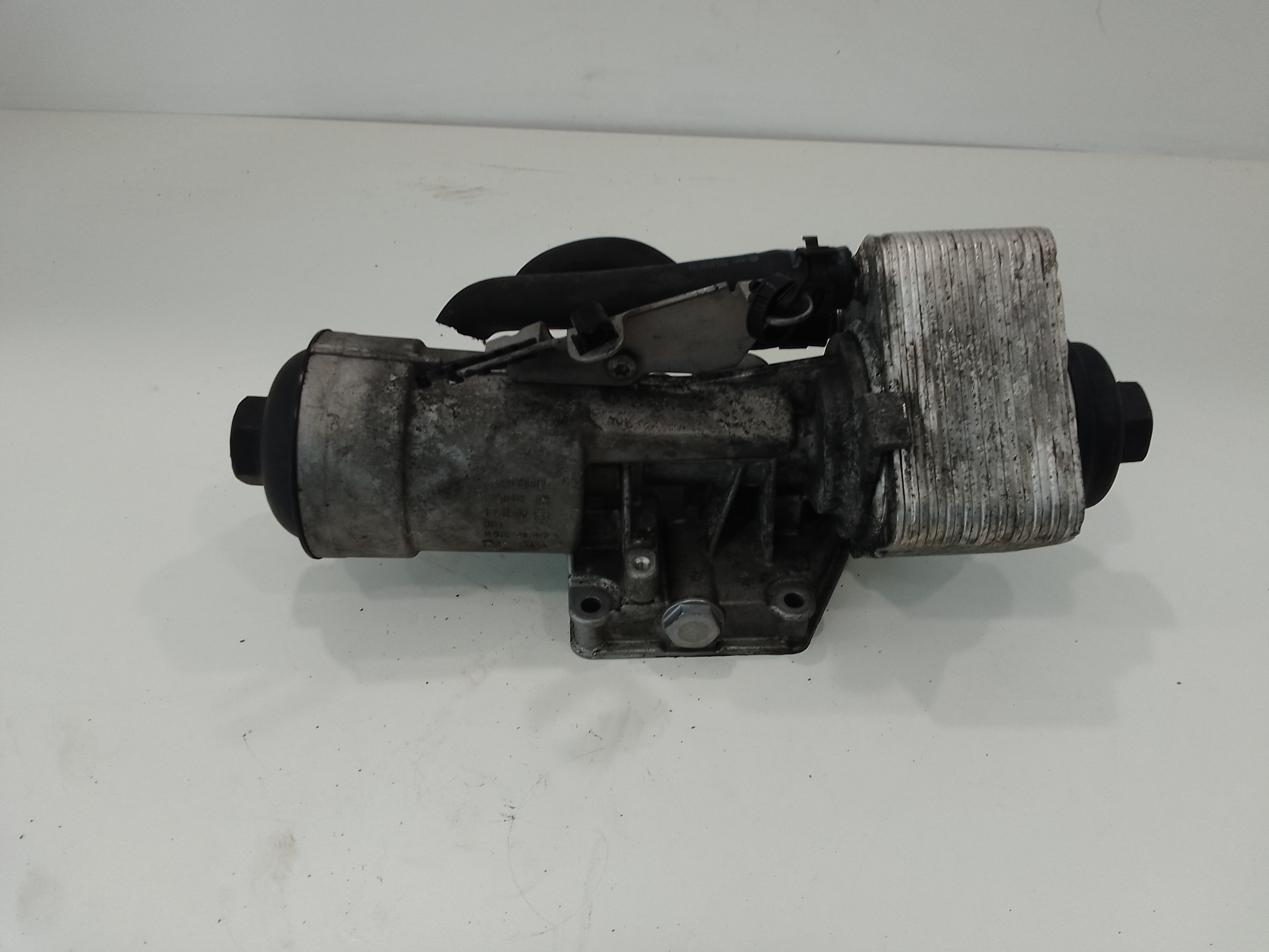 Supporto Filtro Olio 06A115405BT Usato