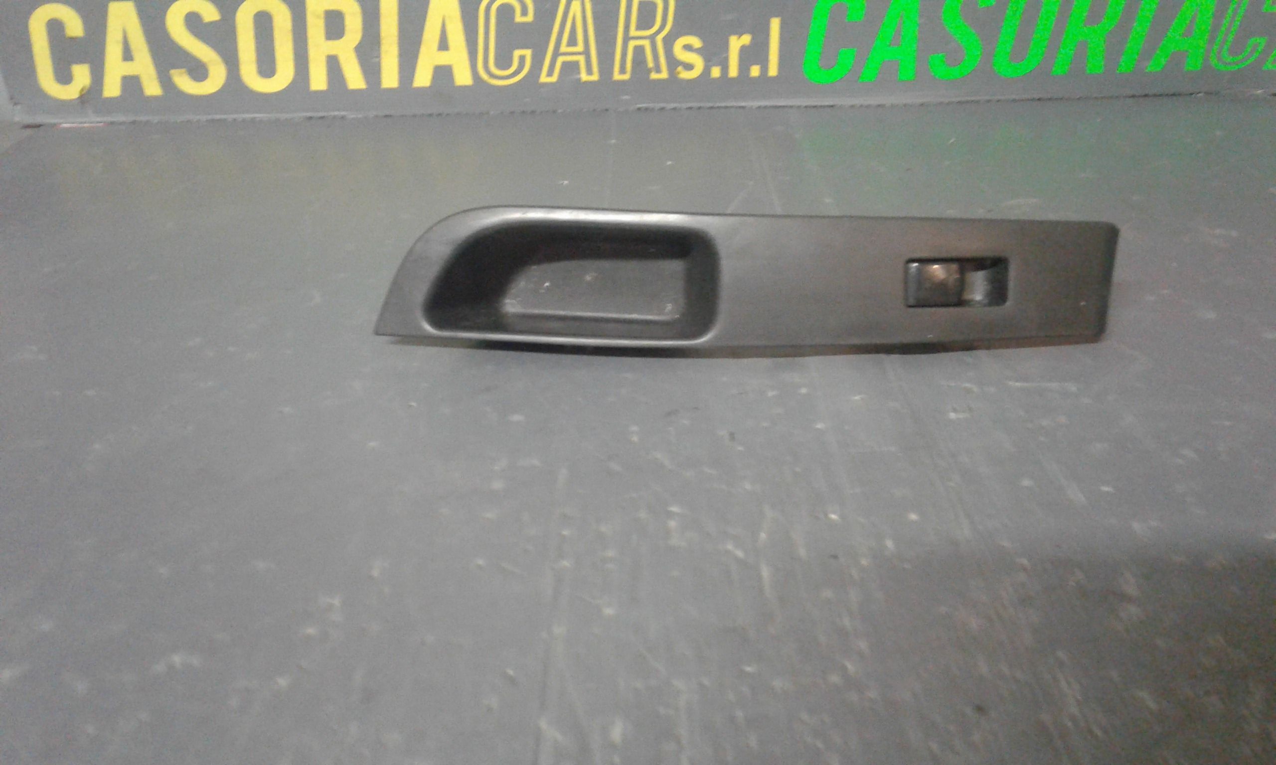 Interruttore Alzacristalli Porta Ant. Destro Usato