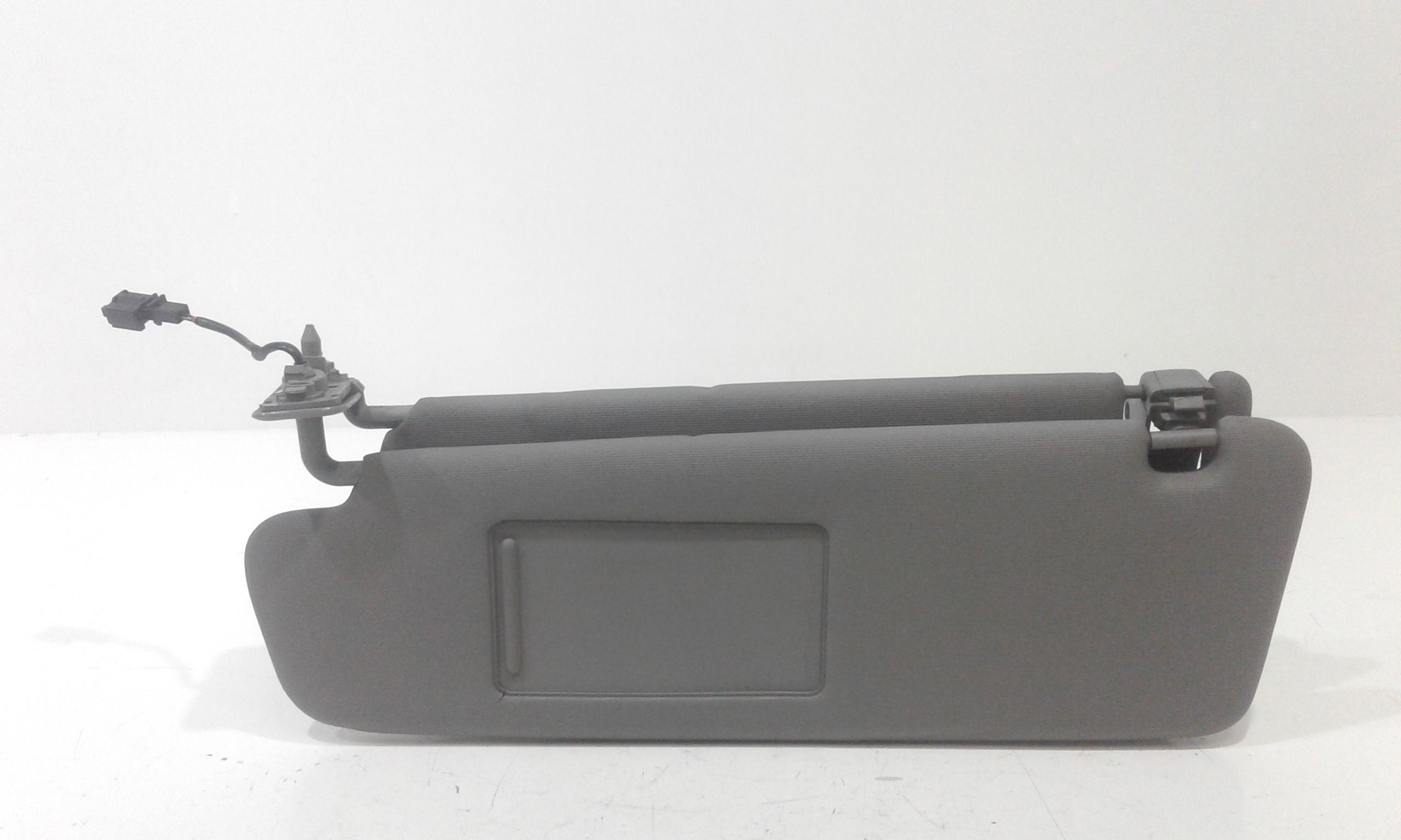 Aletta Parasole Parabrezza Sinistro 7L6857551AQ3W5 Usato