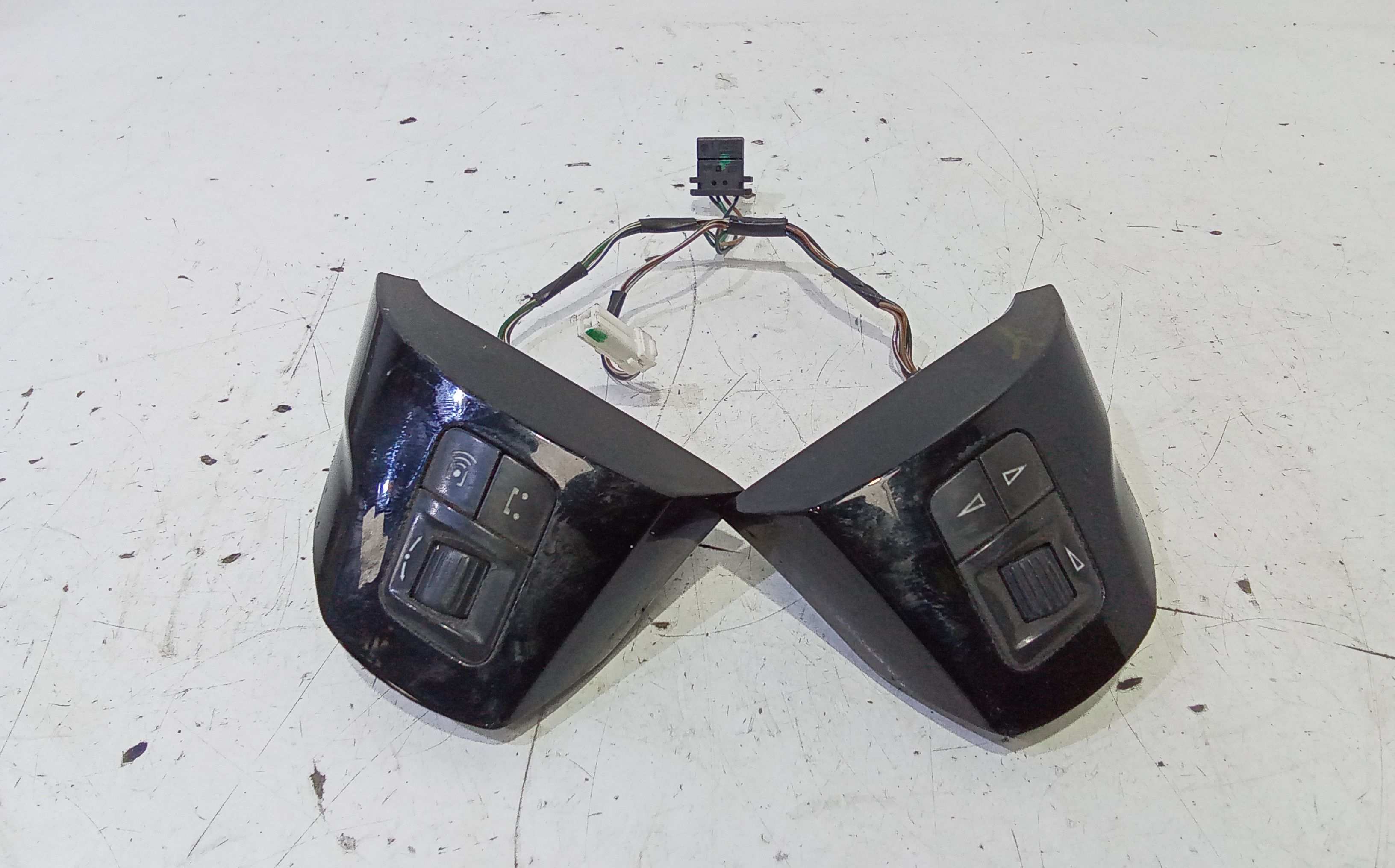 Blocco Volante Multifunzione Usato