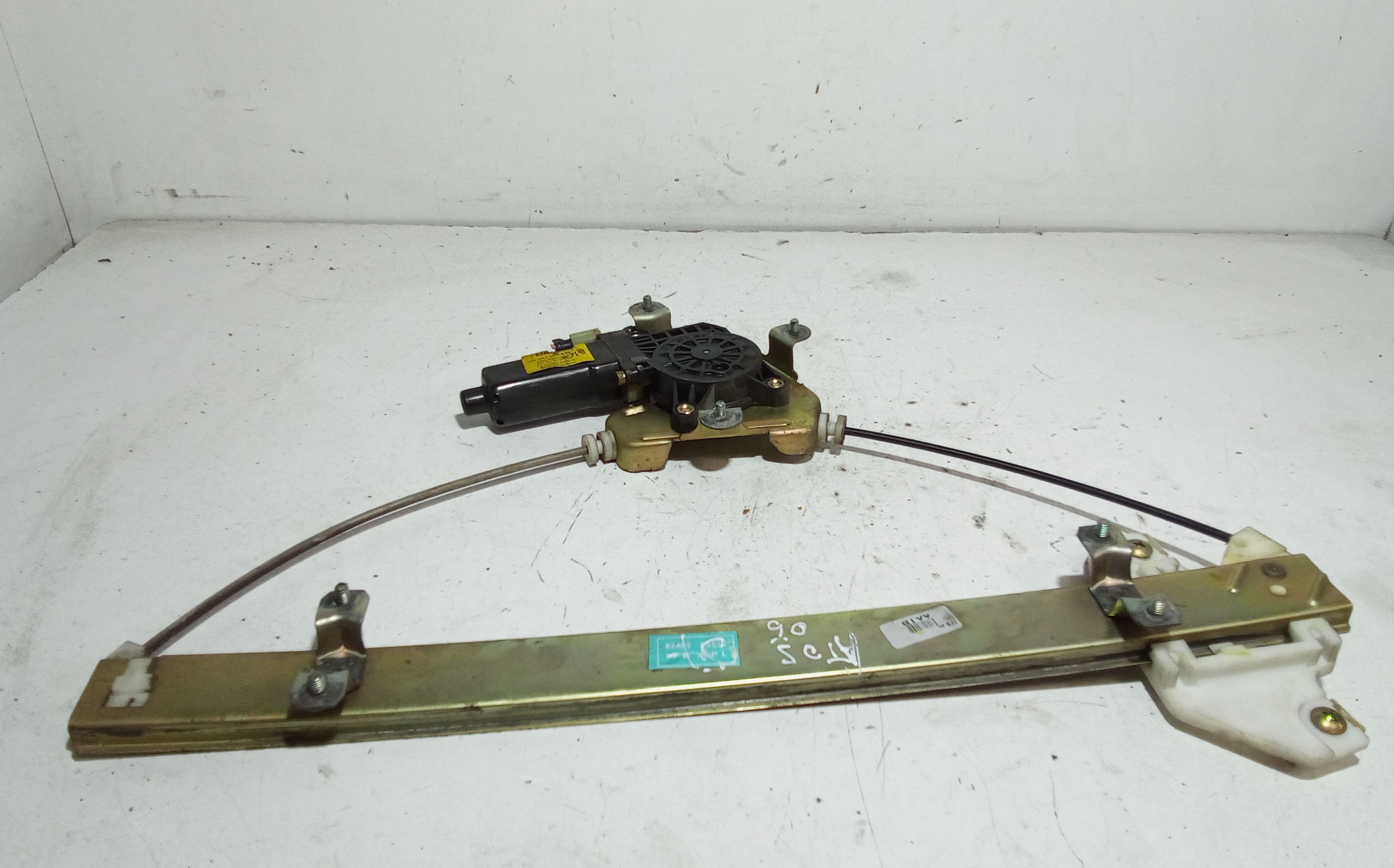 Alzacristallo Porta Ant. Destro 8240202000 Usato