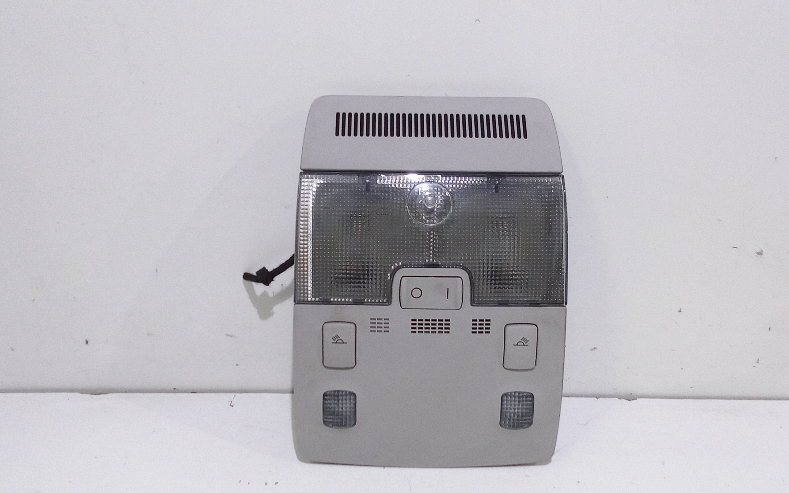 Luce Cortesia Ant. Tetto 8E09471066PS Usato