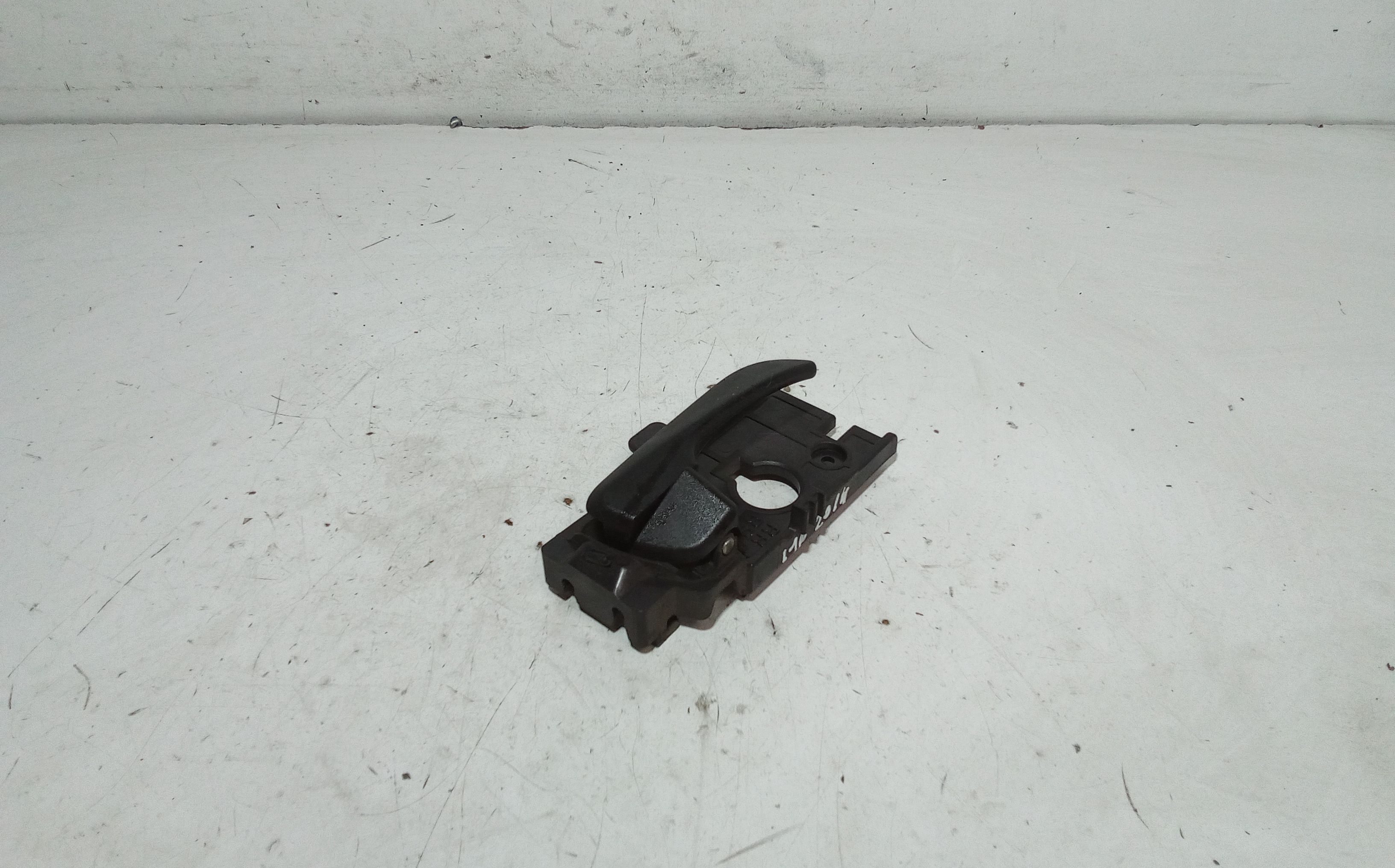 Maniglia Int. Apertura Porta Post. Destro 83620B9000PYN Usato