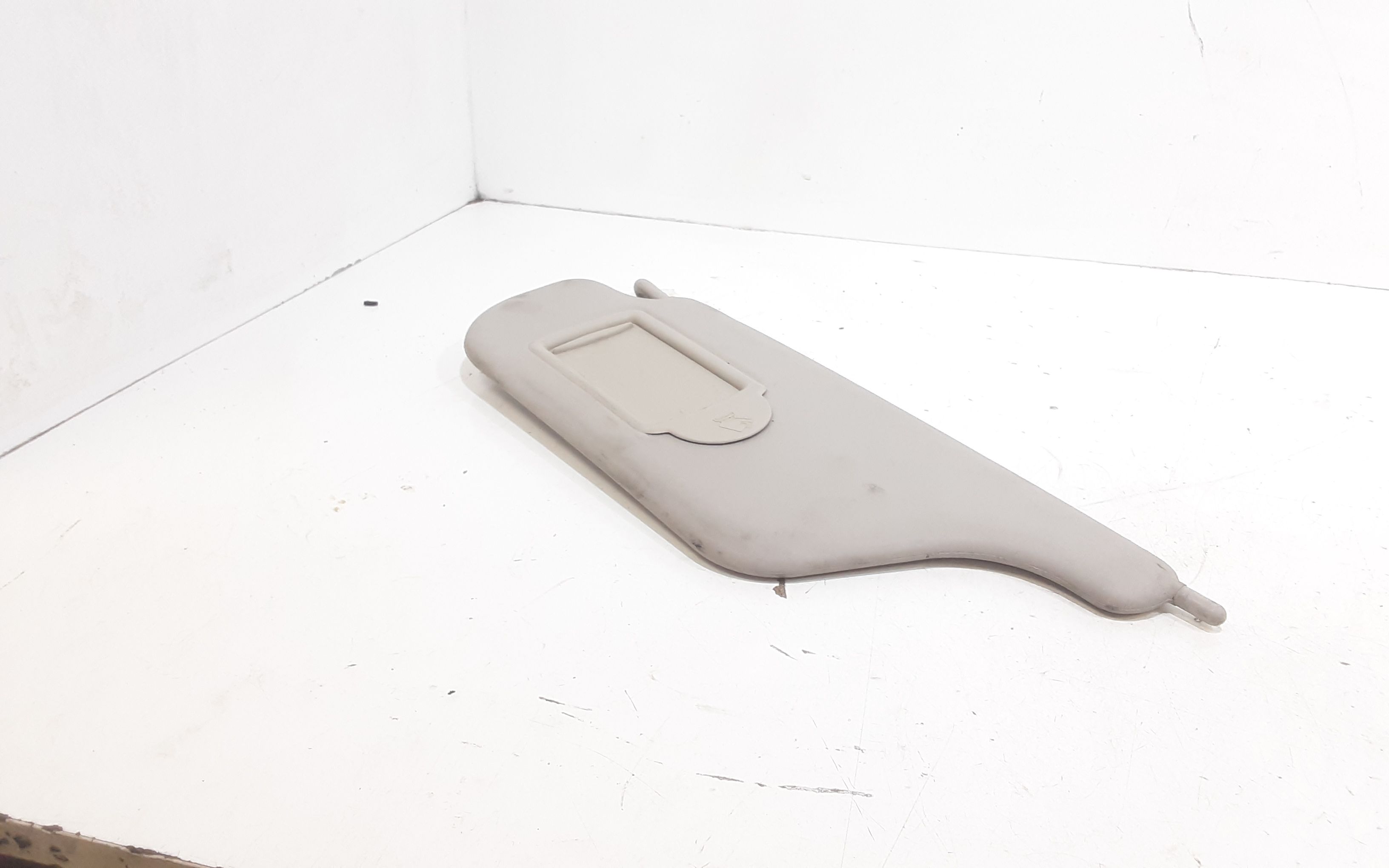 Aletta Parasole Parabrezza Sinistro 8200294234 Usato