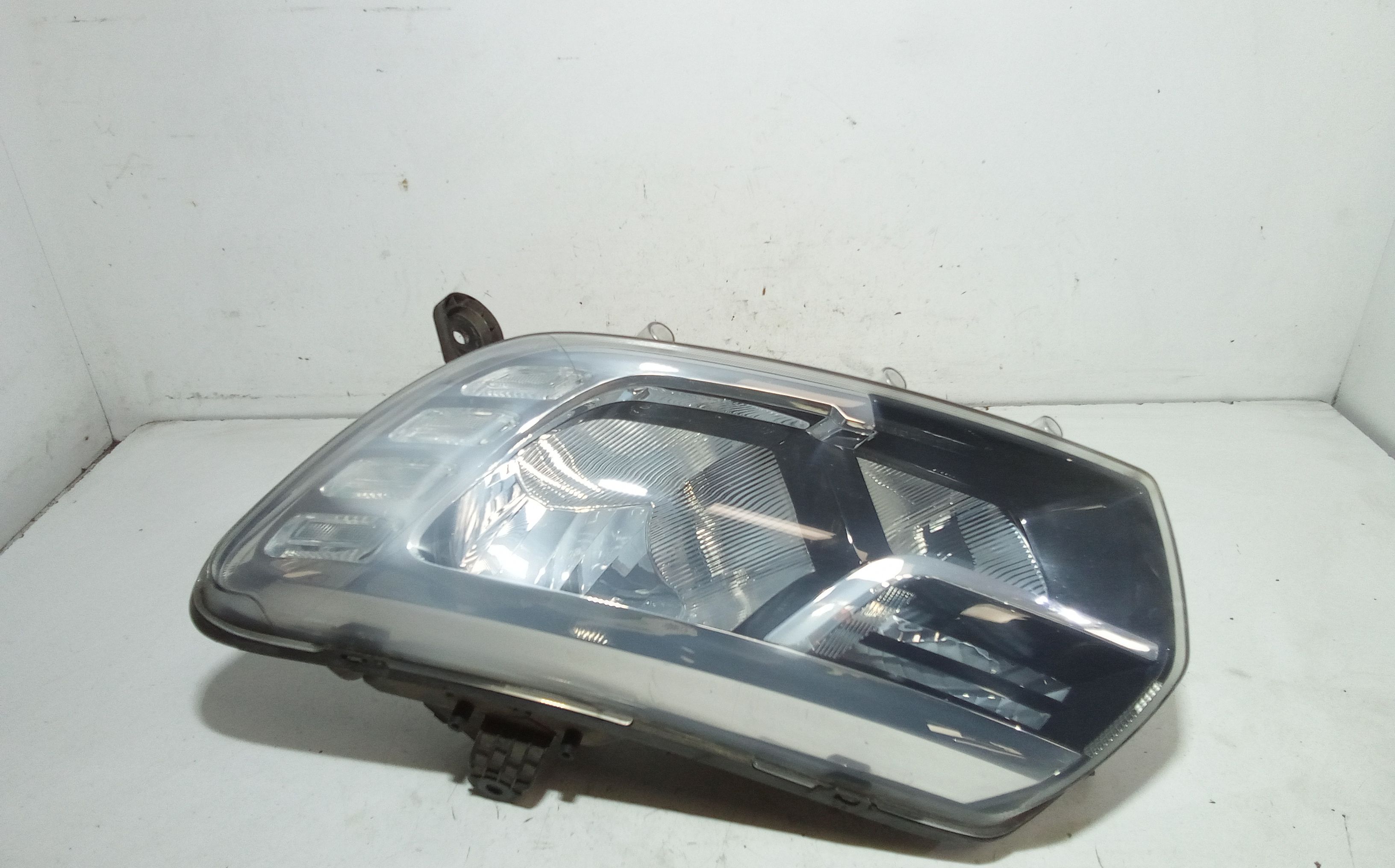 Proiettore Sinistro 260604218R Usato