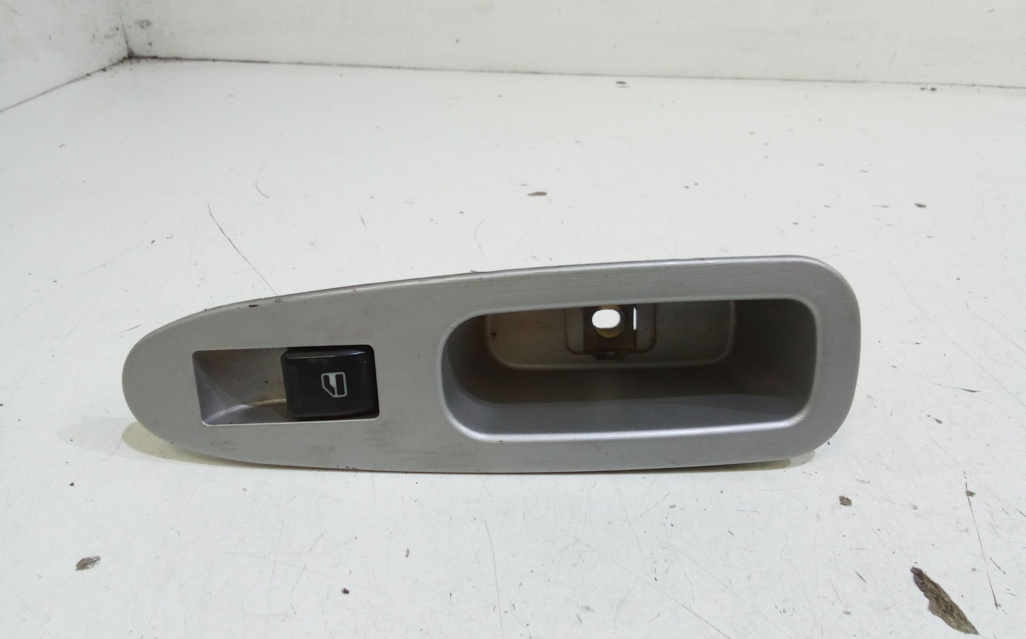 Interruttore Alzacristalli Porta Post. Sinistro 734030037 Usato