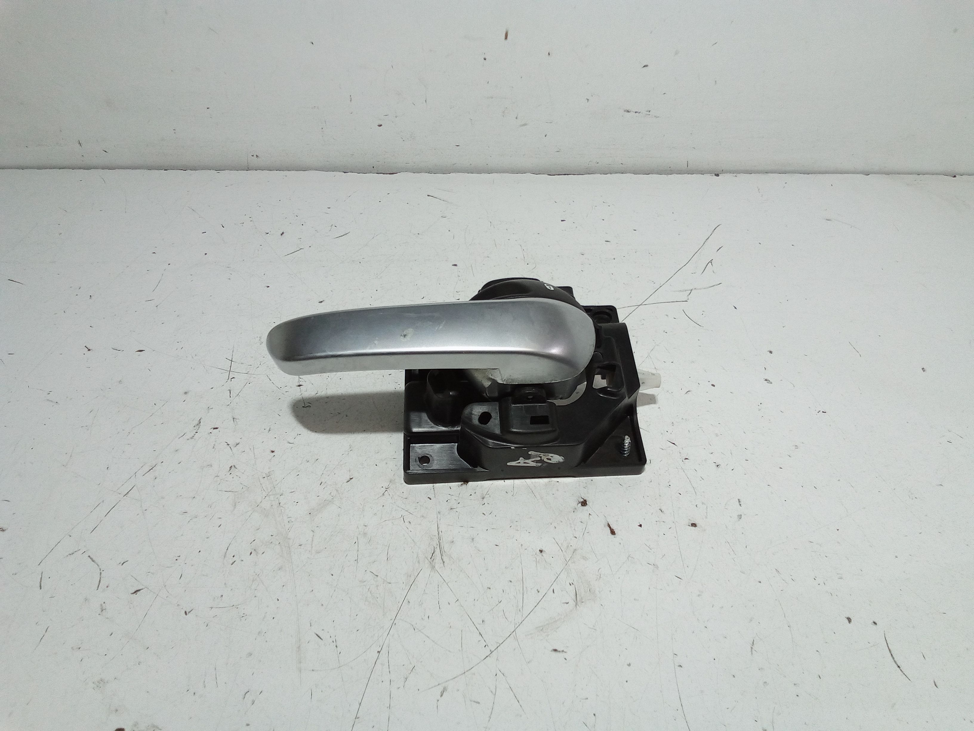 Maniglia Int. Apertura Porta Post. Destro 735610495 Usato