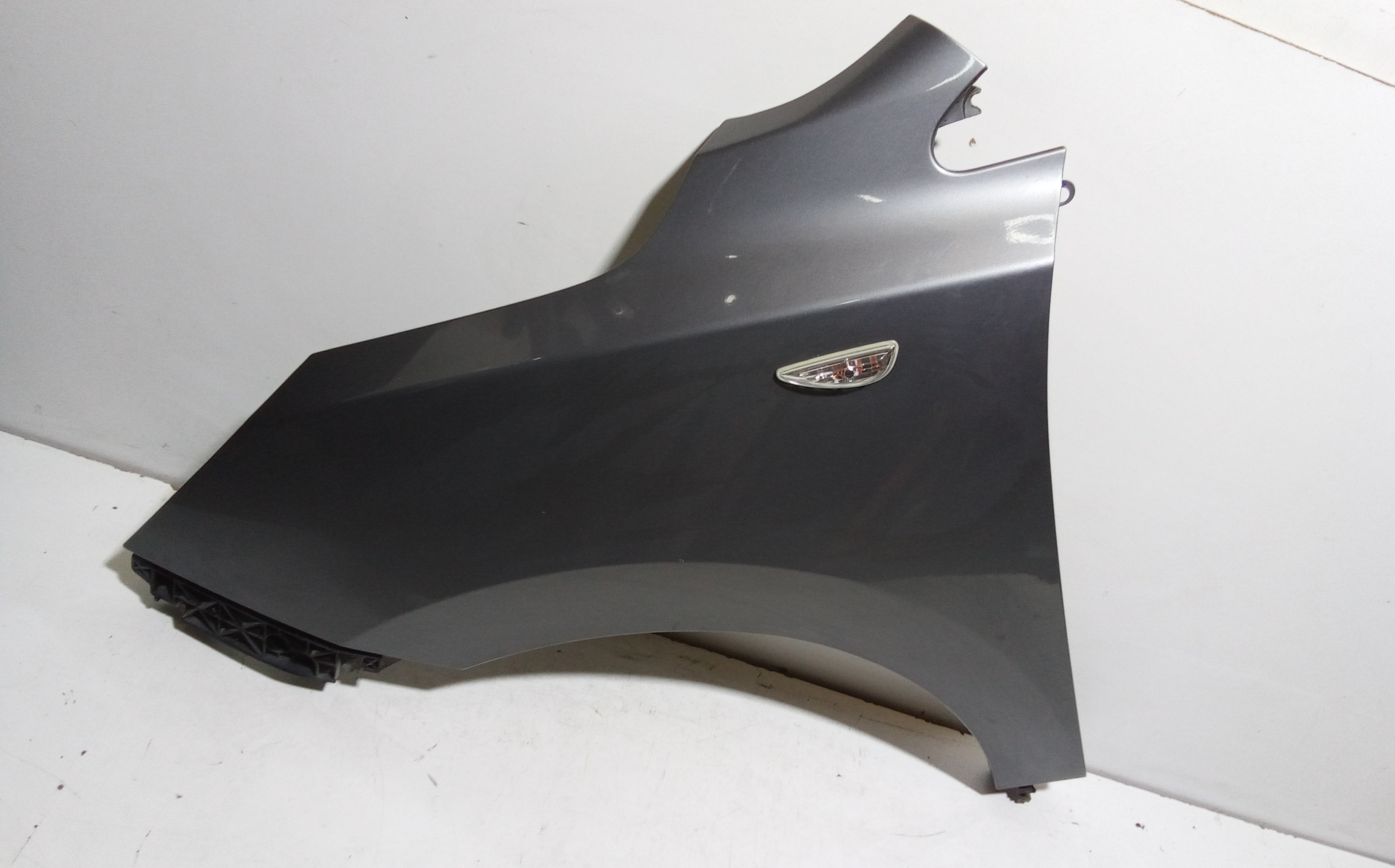 Parafango Ant. Sinistro 663112S000 Usato