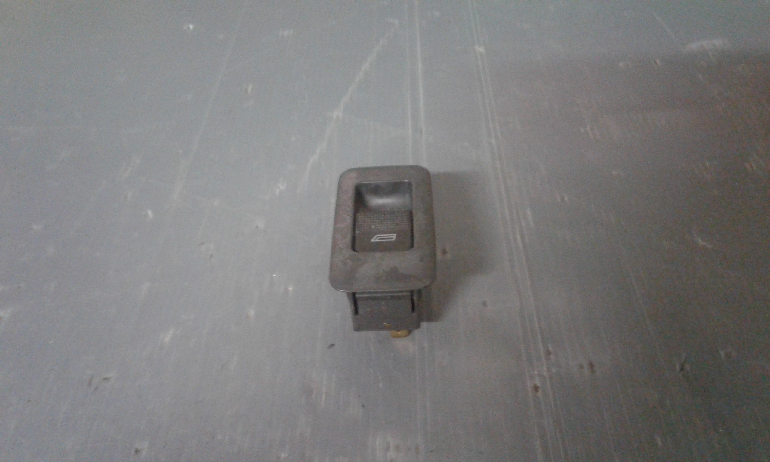 Interruttore Alzacristalli Porta Ant. Destro Usato