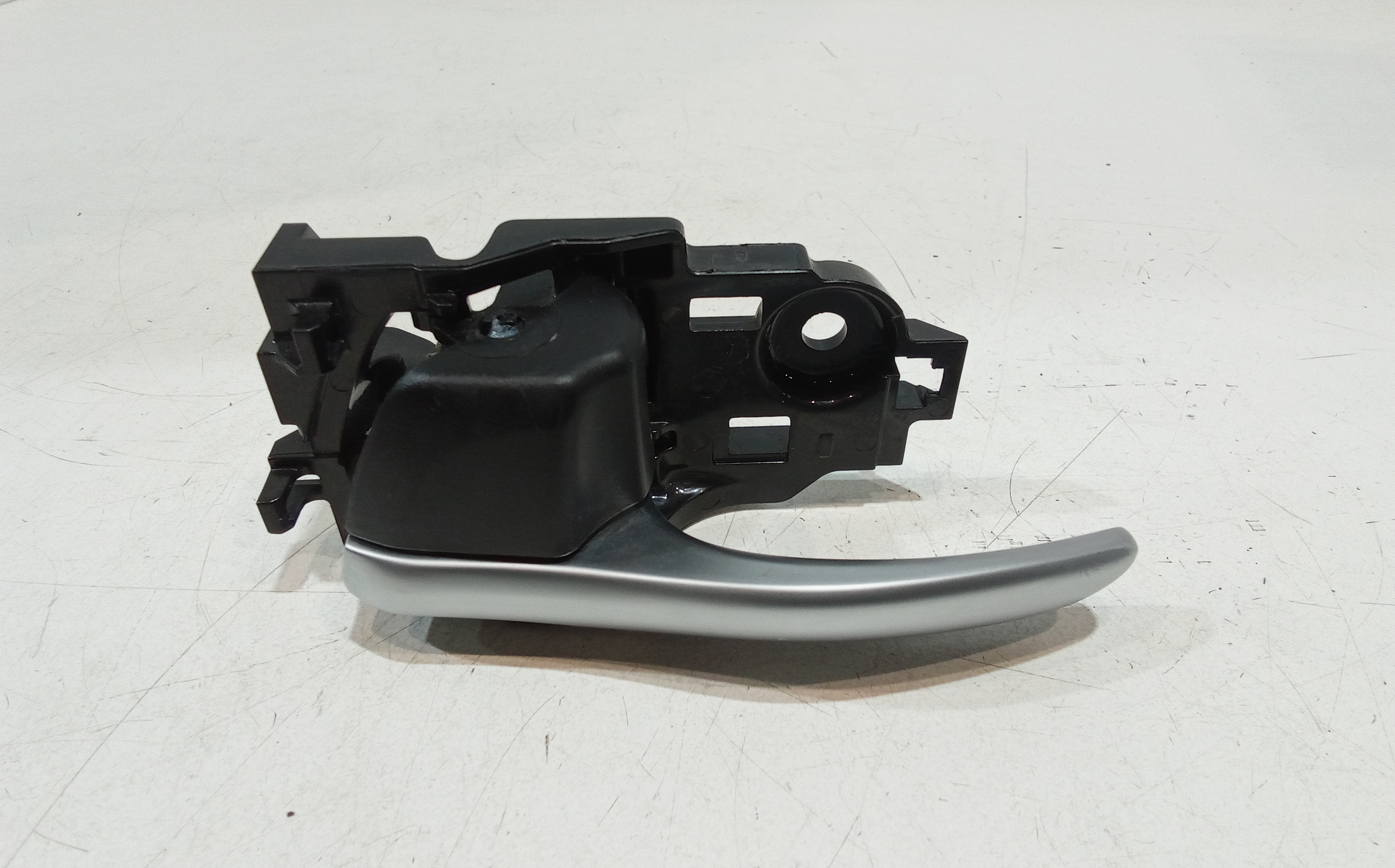 Maniglia Int. Apertura Porta Post. Sinistro 69206F4010C1 Usato