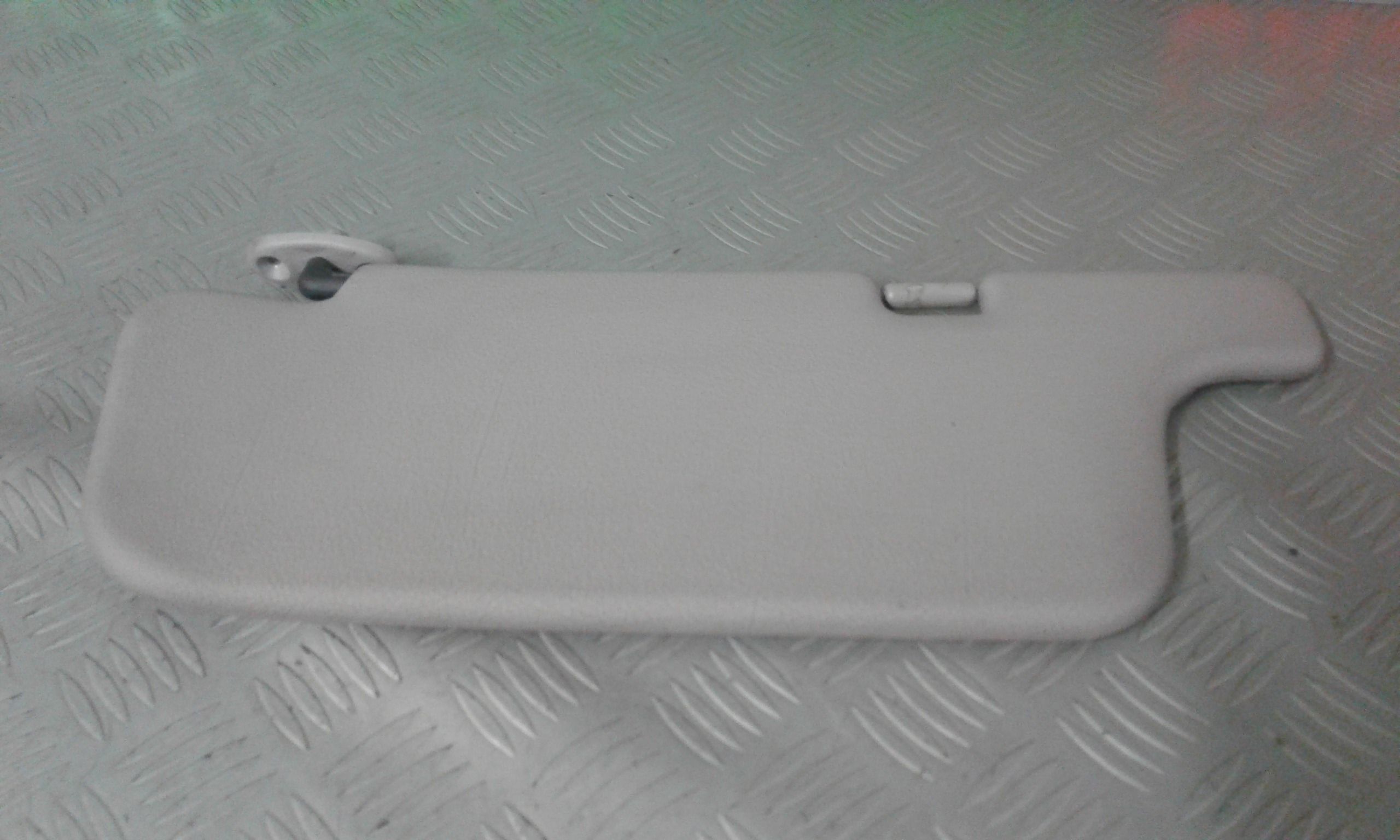 Aletta Parasole Parabrezza Destro 964001F570 Usato