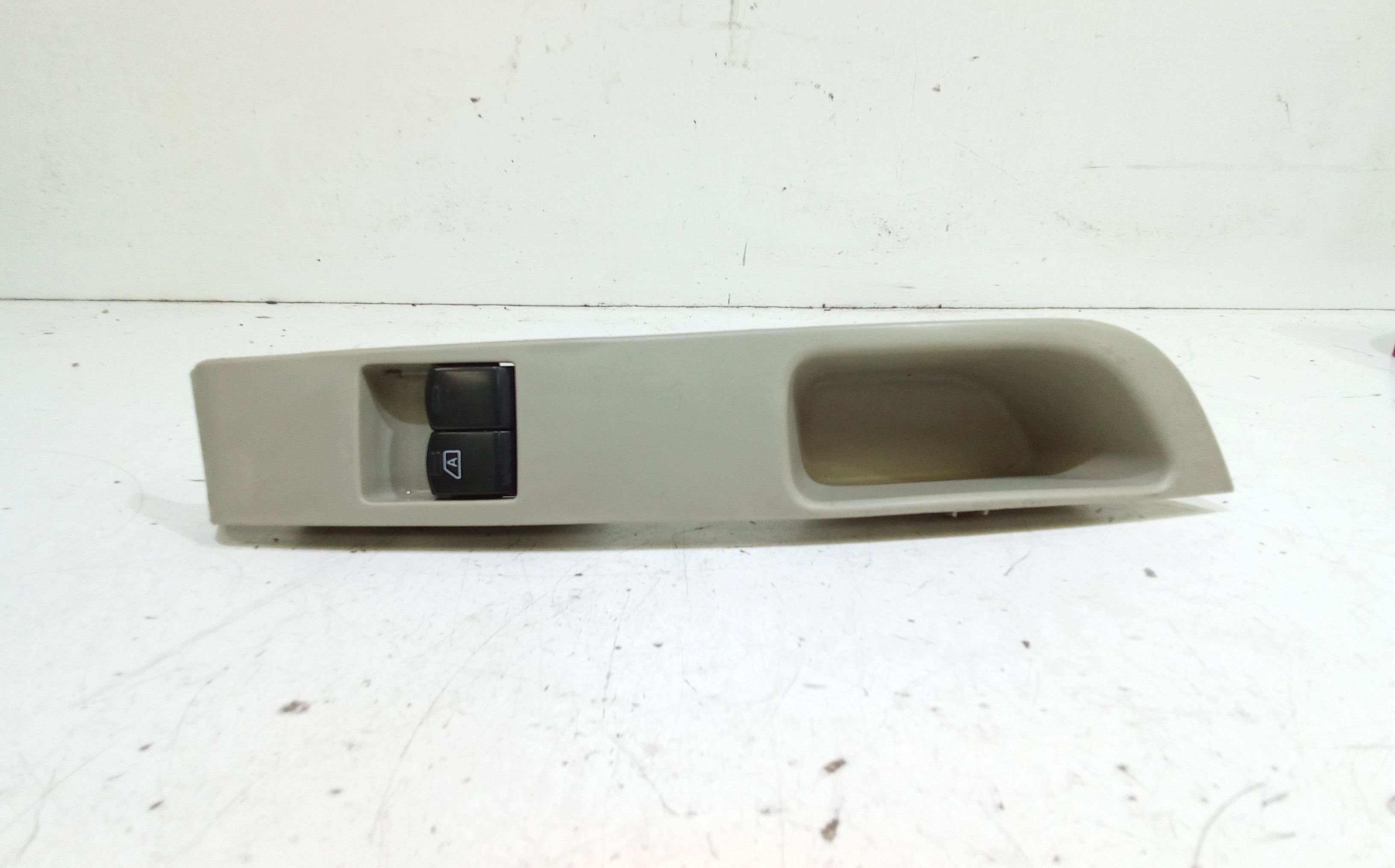 Interruttore Alzacristalli Porta Ant. Sinistro Usato