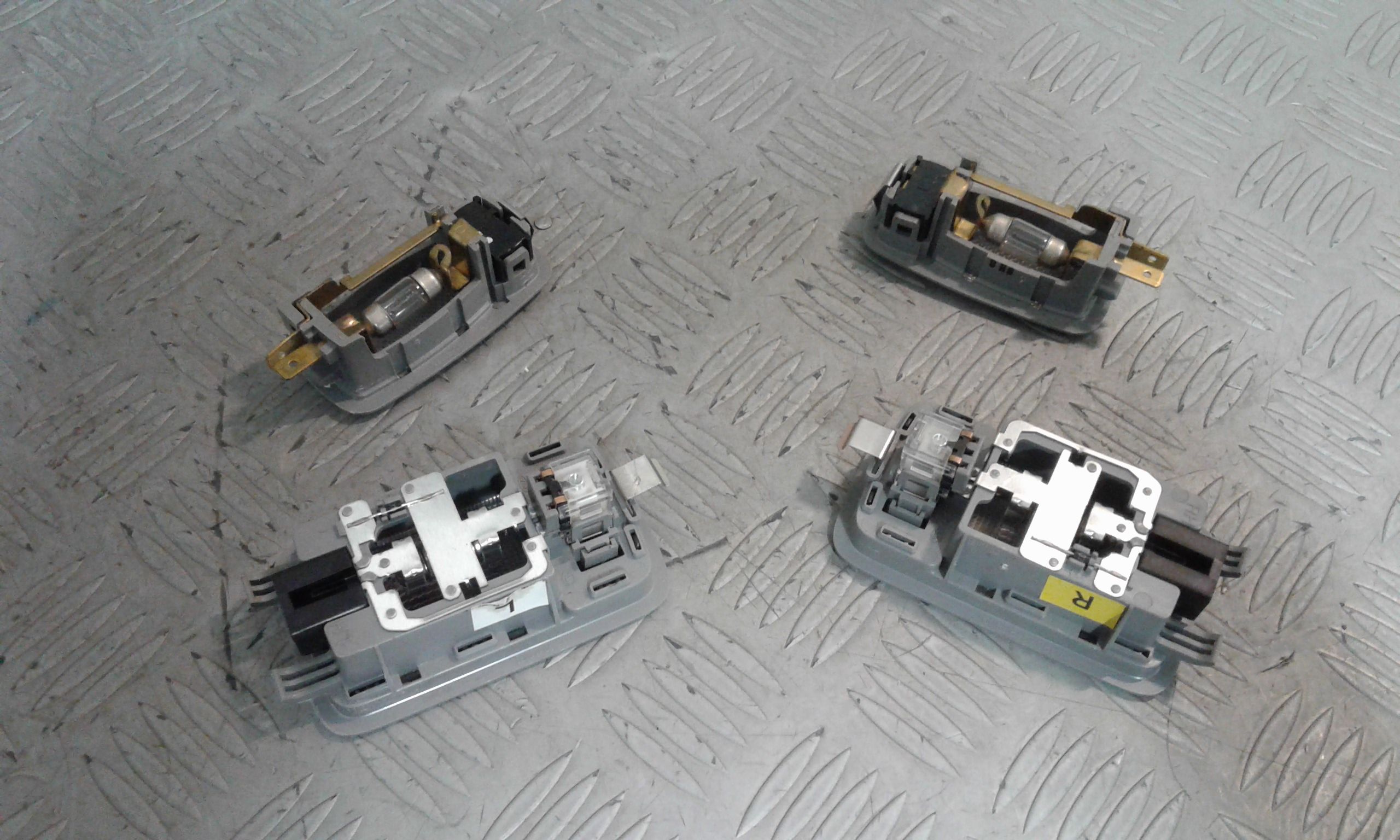 Luce Cortesia Ant. Tetto 928002P000H9 Usato