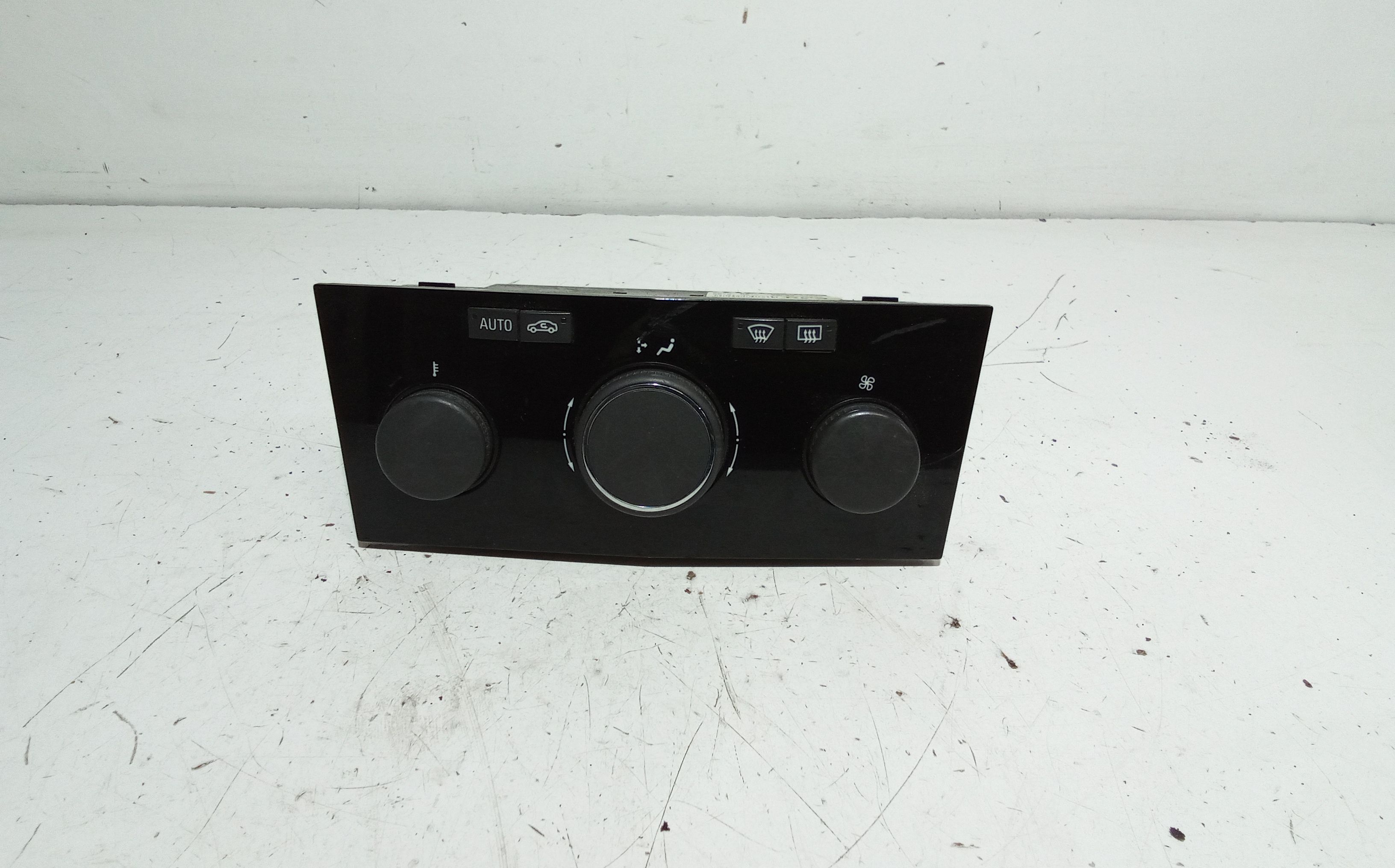 Blocco Comando Climatizzazione 13201297 Usato