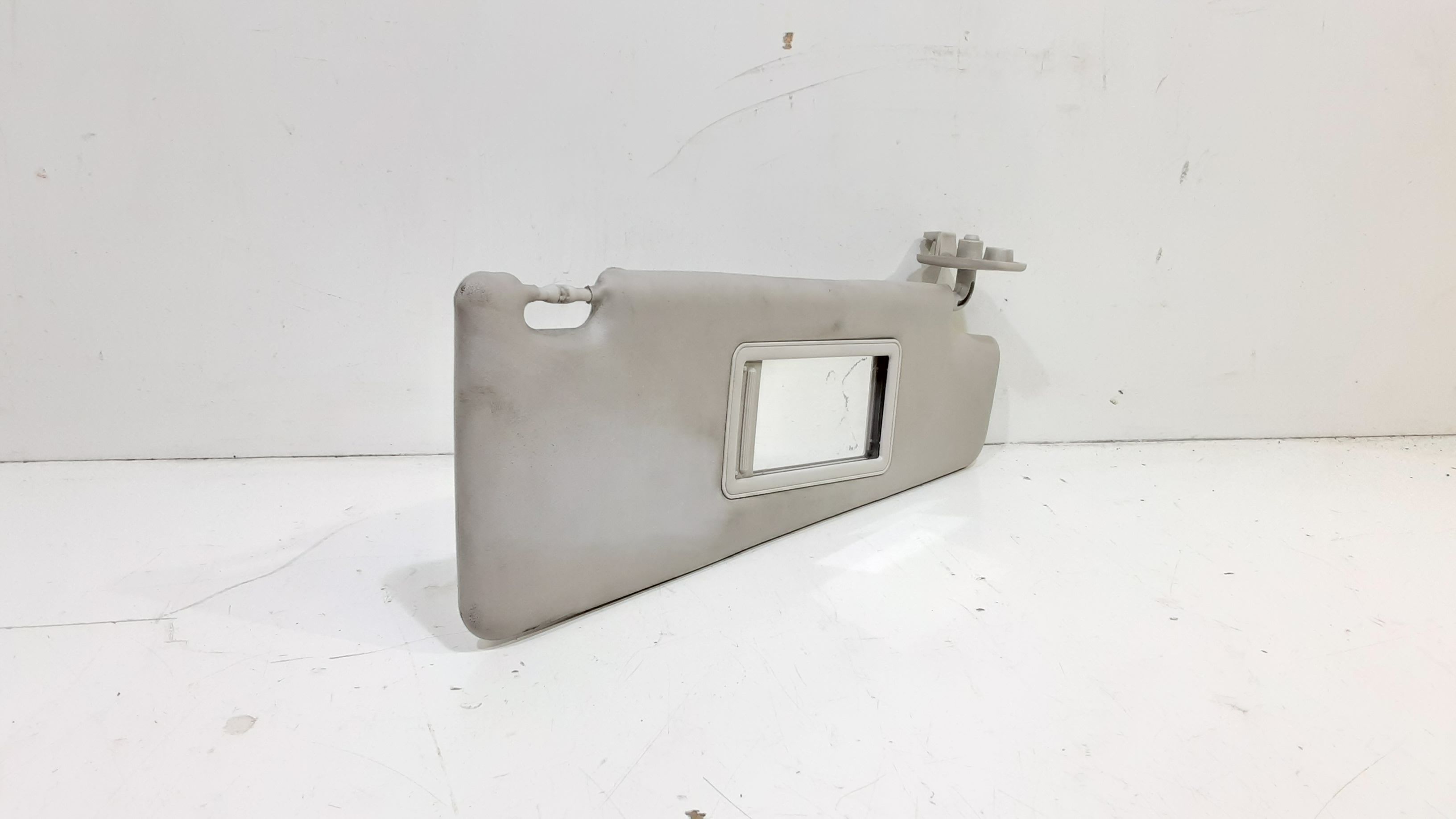 Aletta Parasole Parabrezza Destro 735361684 Usato