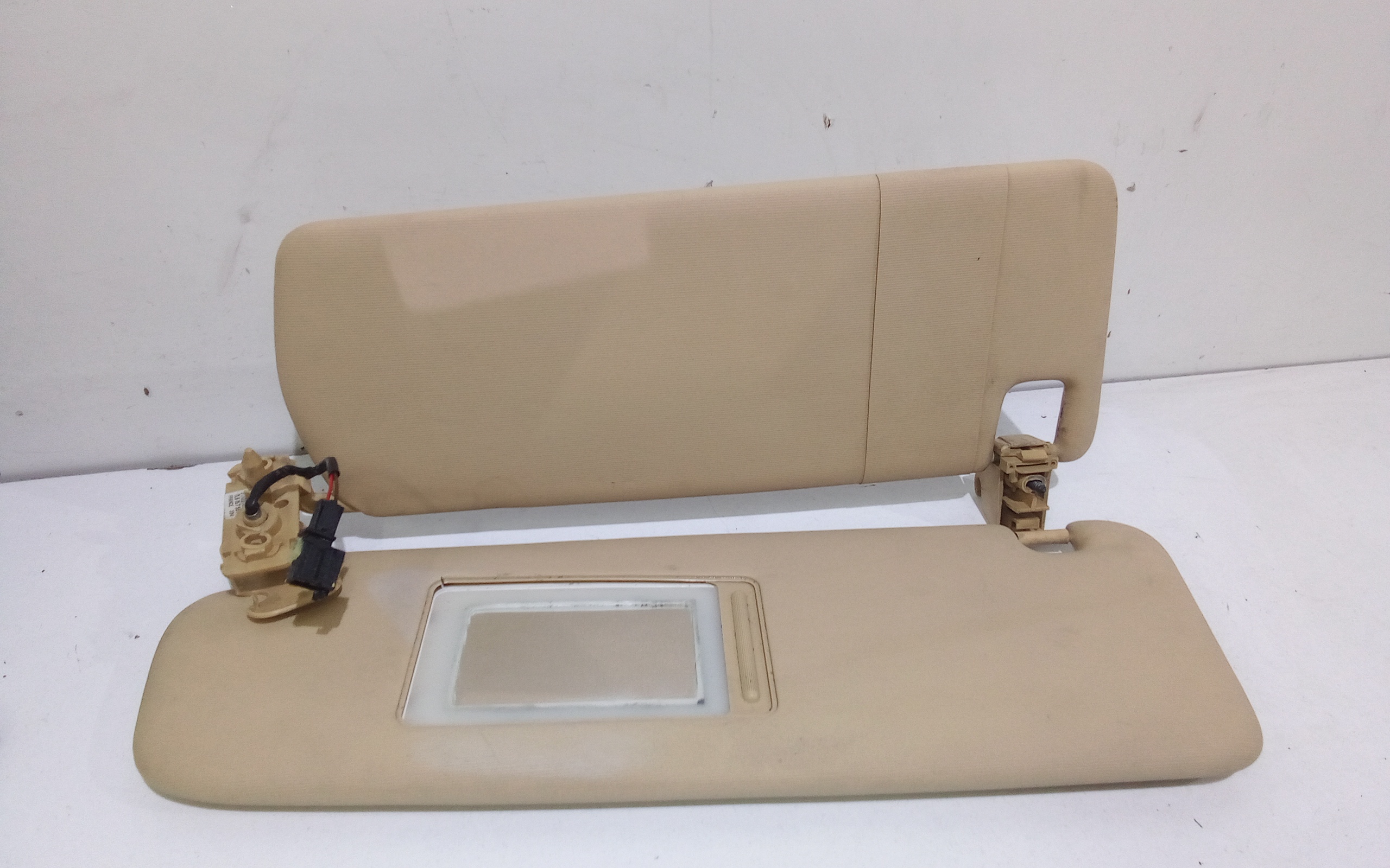 Aletta Parasole Parabrezza Sinistro 7L6857551AQ3W5 Usato