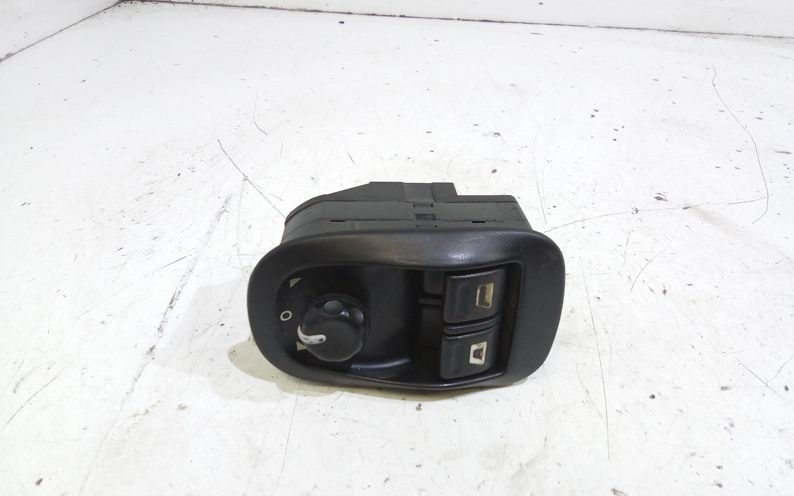 Interruttore Alzacristalli Porta Ant. Sinistro Usato