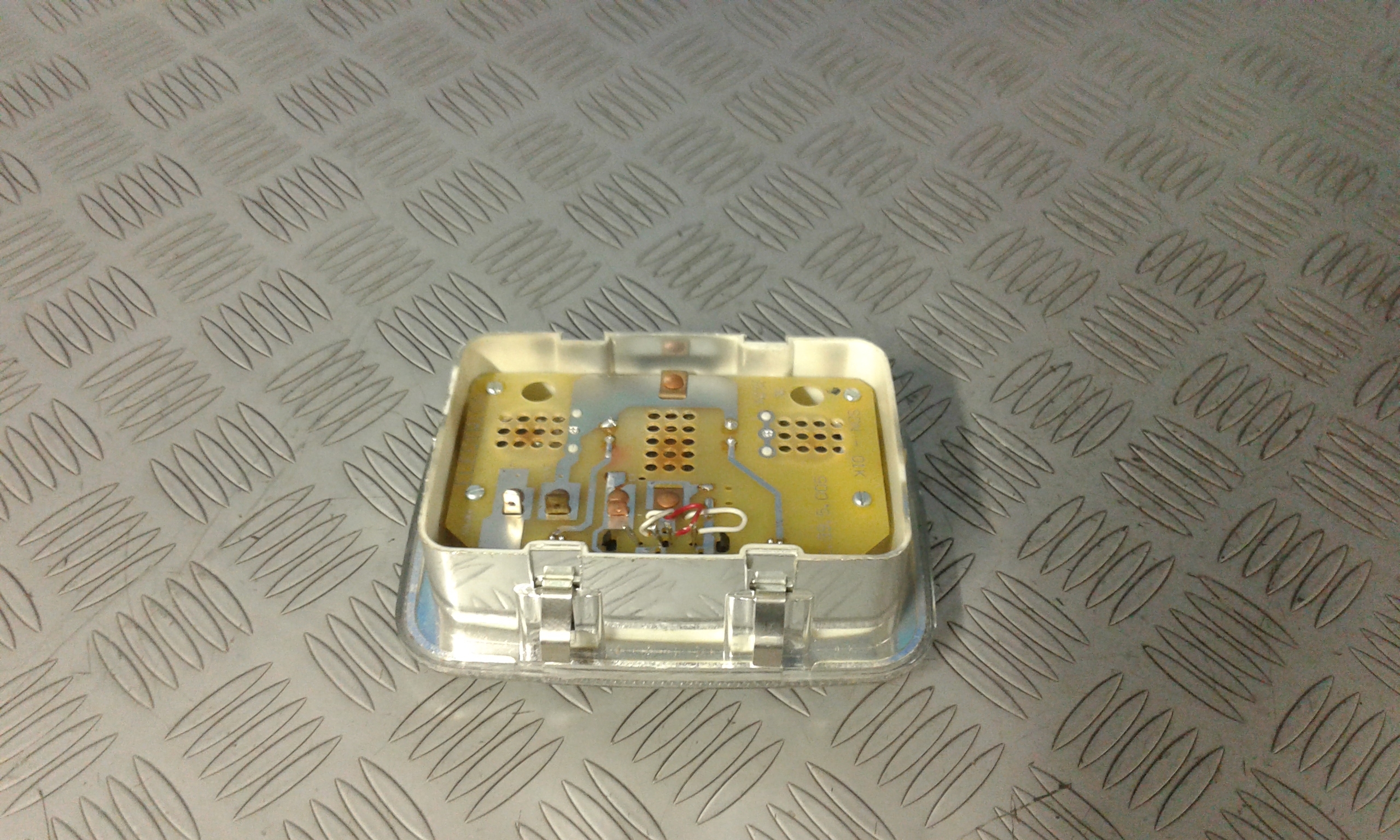 Luce Cortesia Ant. Tetto Usato