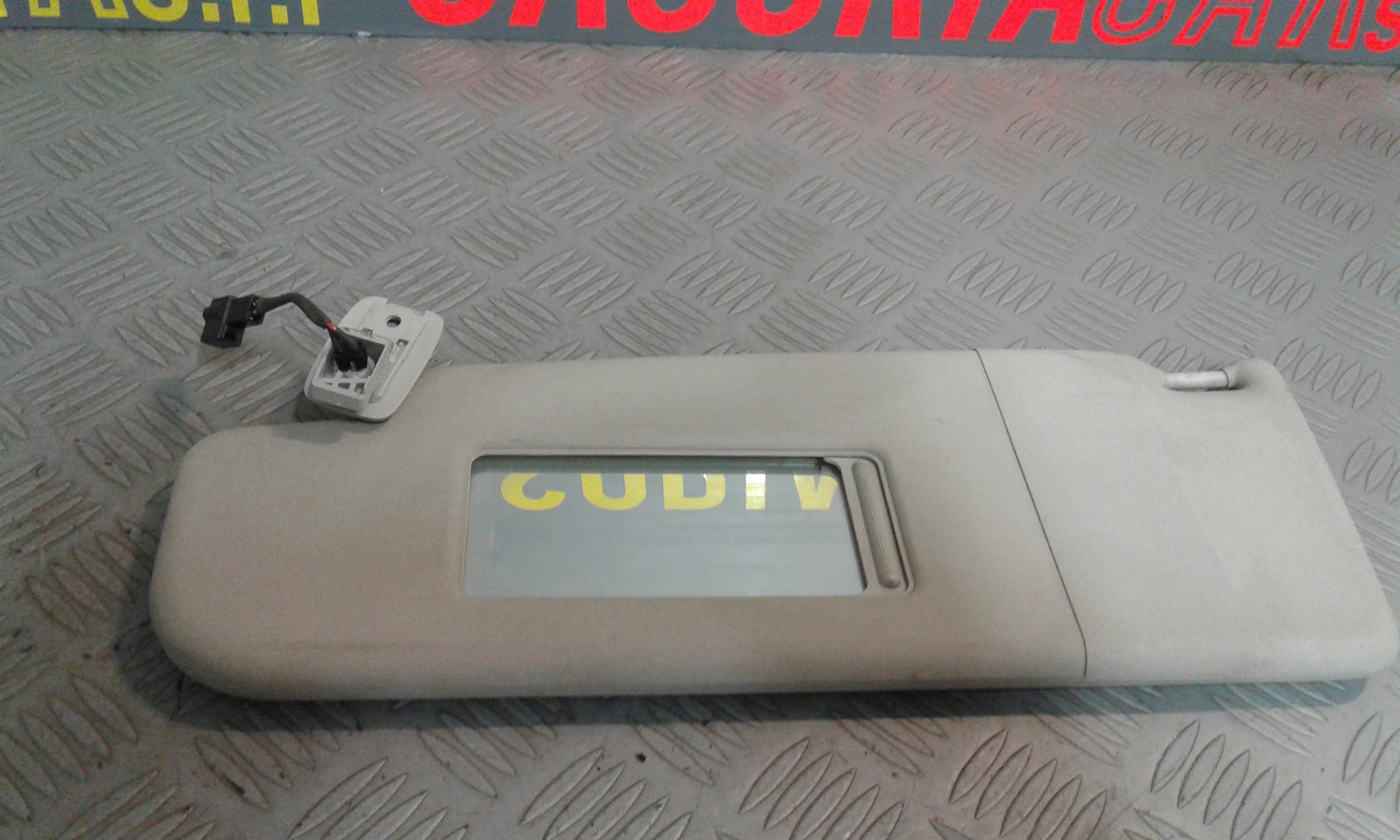 Aletta Parasole Parabrezza Sinistro 1K0857551N2F4 Usato