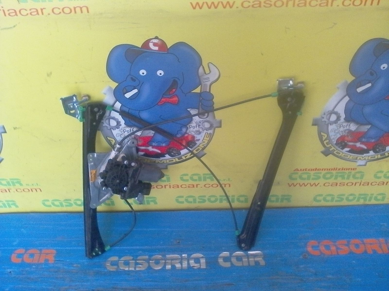 Alzacristallo Porta Ant. Destro 8D0837400A Usato