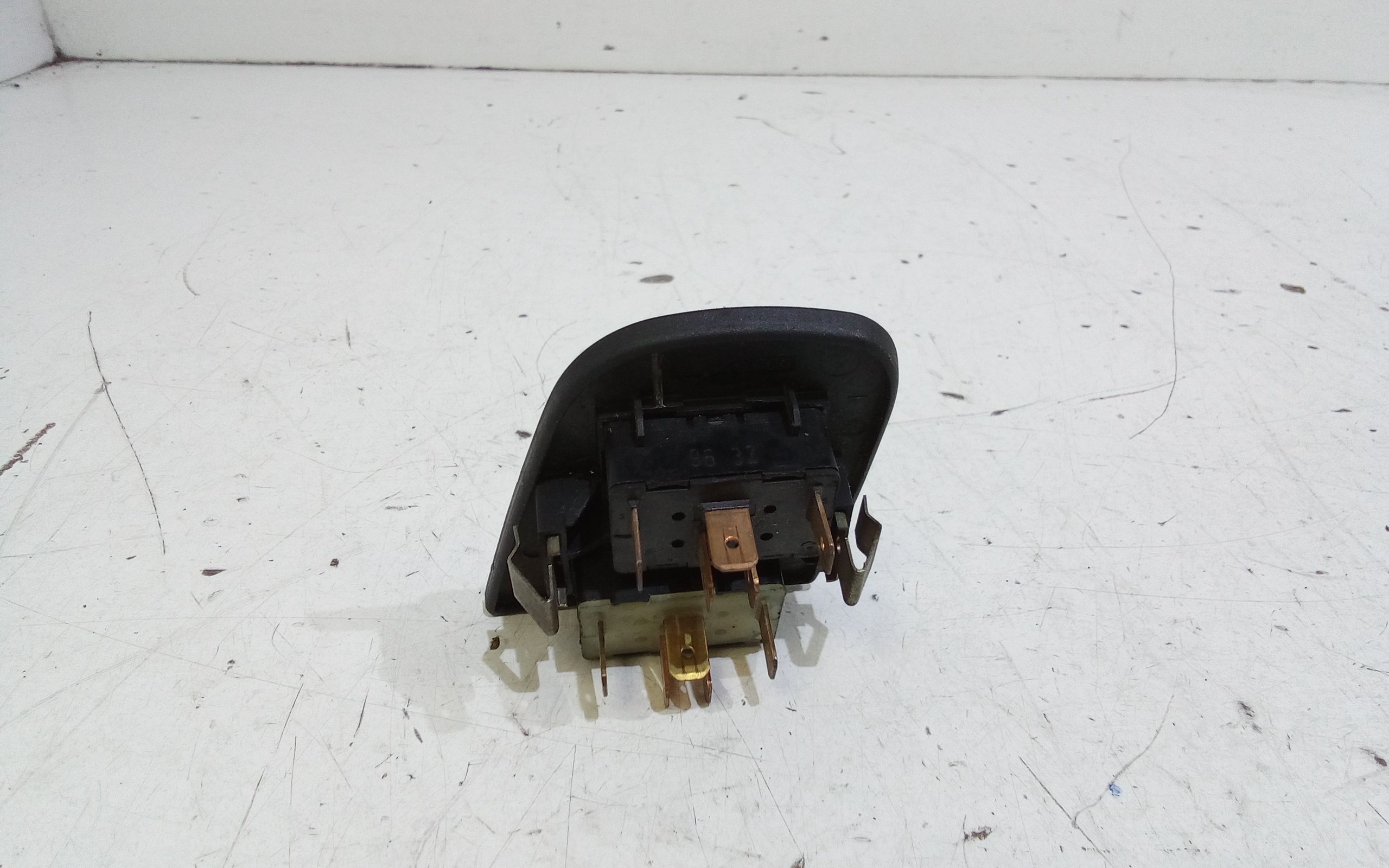 Interruttore Alzacristalli Porta Ant. Sinistro Usato