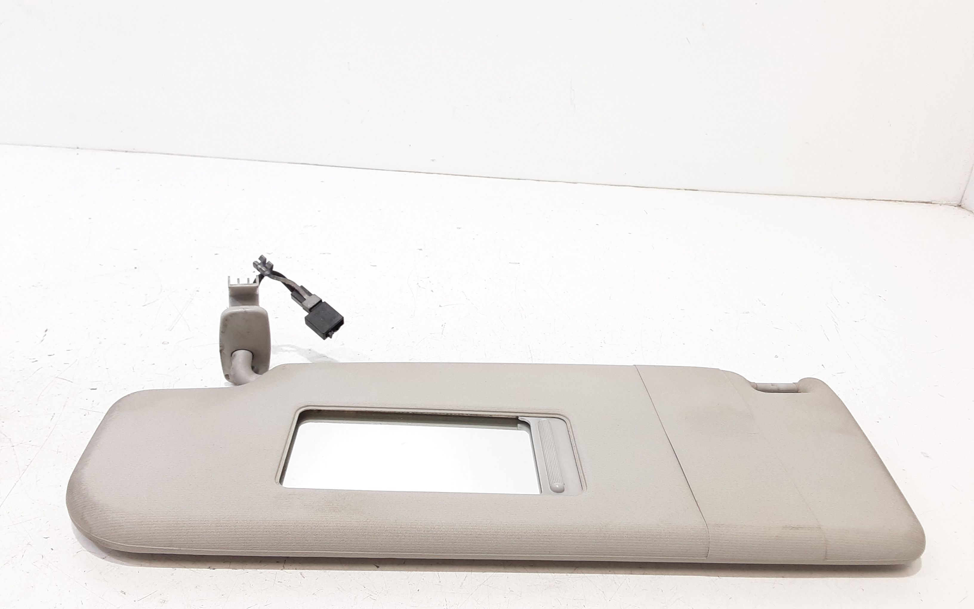 Aletta Parasole Parabrezza Sinistro 3B0857551AM2F4 Usato