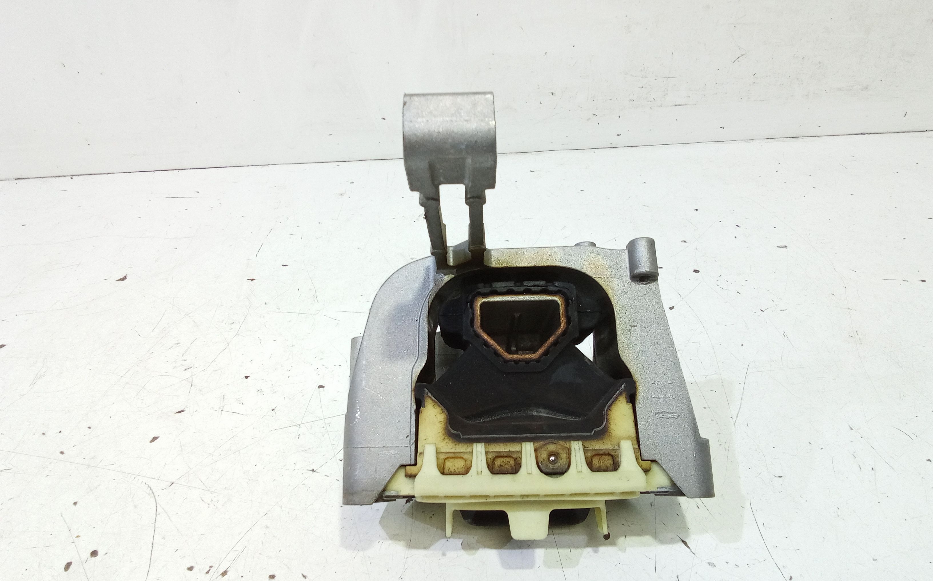 Piastra Alloggiamento Supporto Motore (Con Eventuale Bielletta O Tirante Associato) Usato