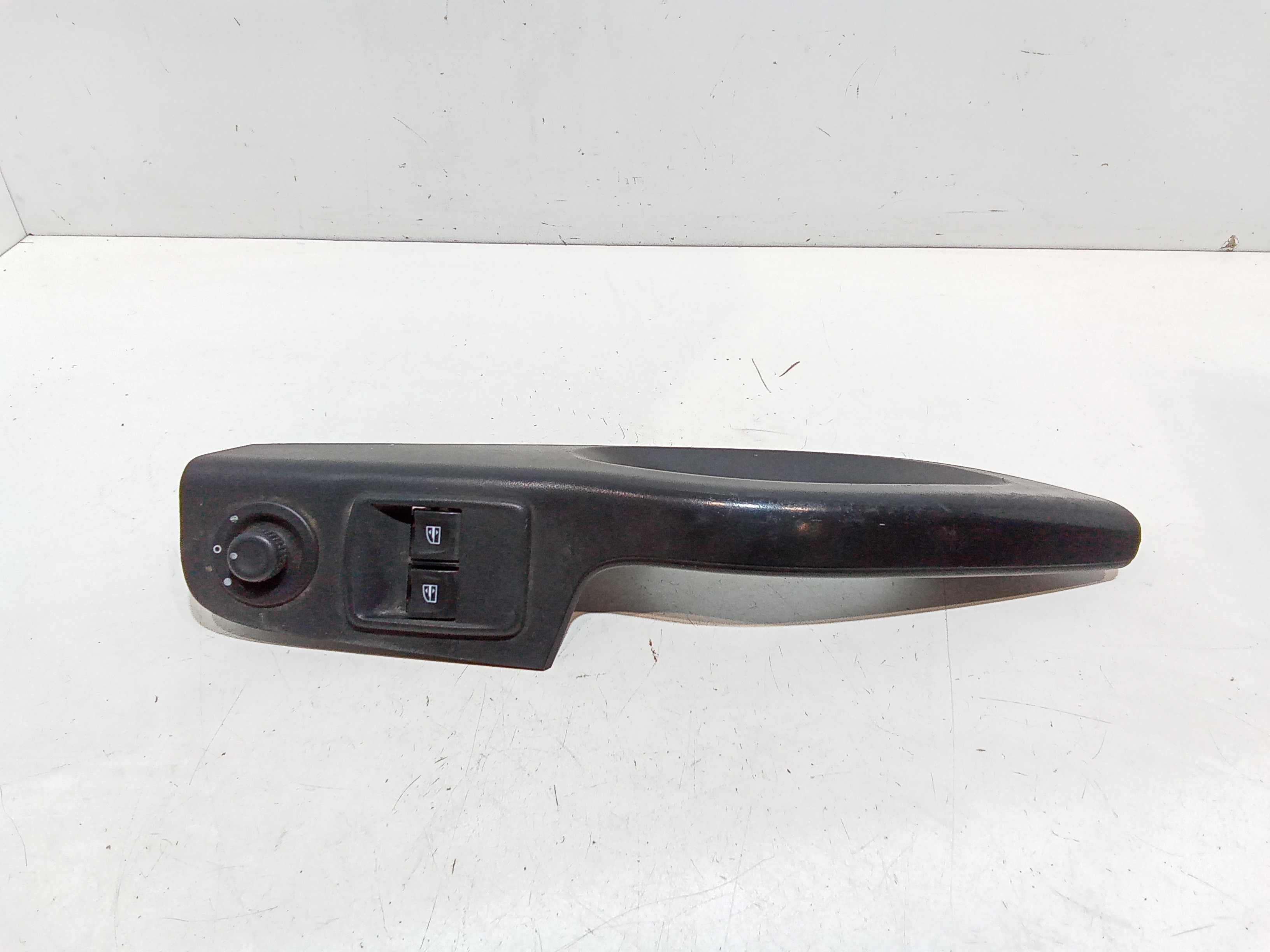 Interruttore Alzacristalli Porta Ant. Sinistro 254218614R Usato