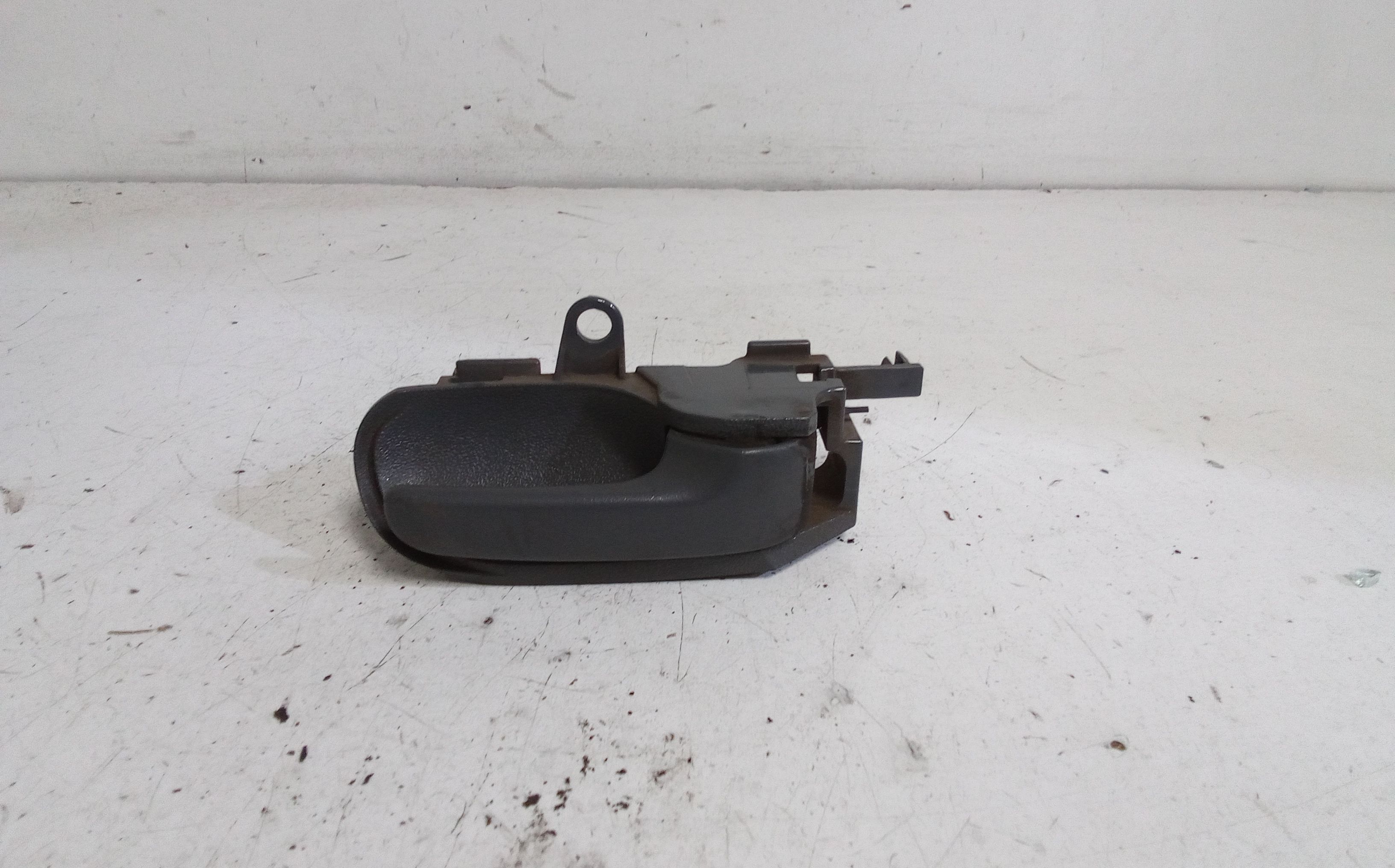 Maniglia Int. Apertura Porta Post. Destro 692050D060B2 Usato