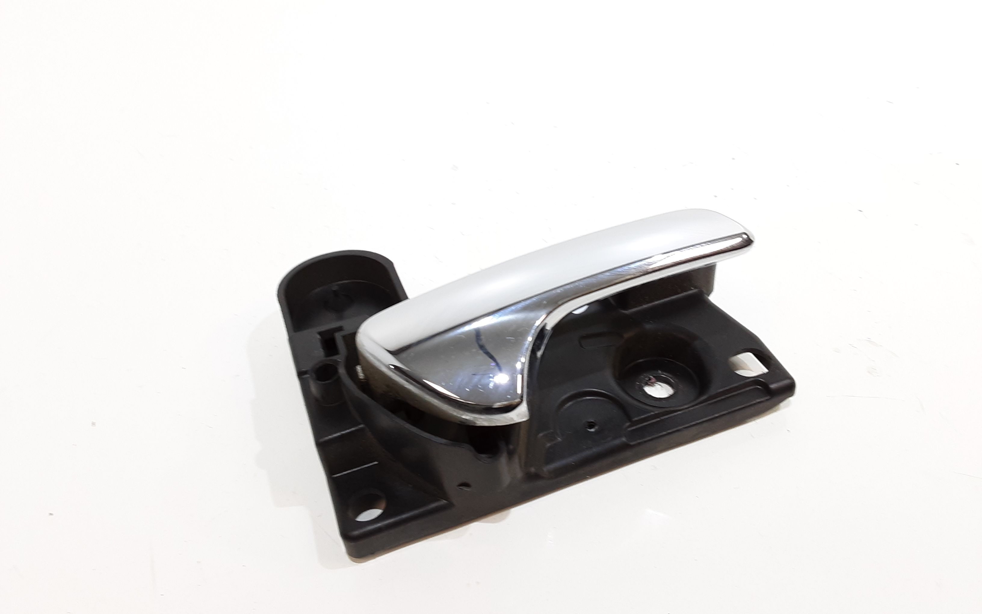 Maniglia Int. Apertura Porta Post. Destro K68103386AA Usato