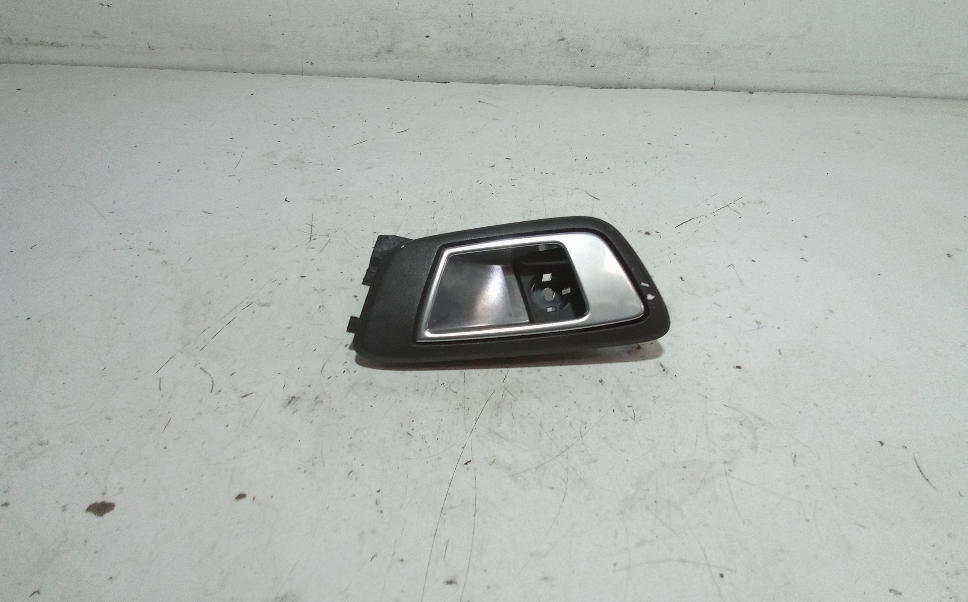 Maniglia Int. Apertura Porta Post. Destro Usato