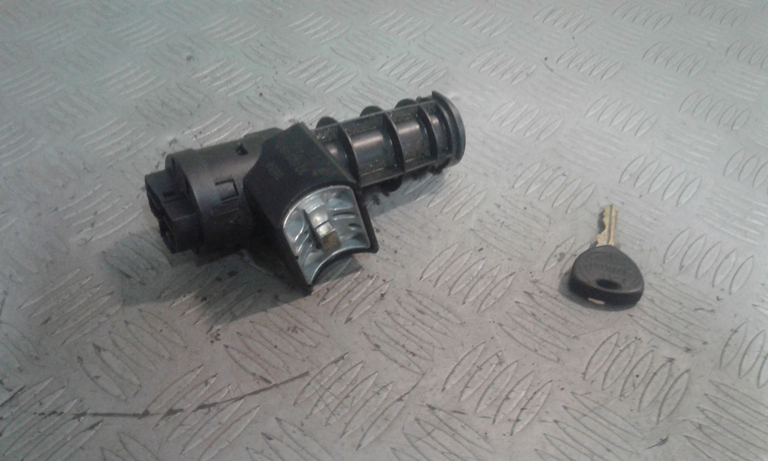 Commutatore Avviamento Con Cilindretti Serrature Usato