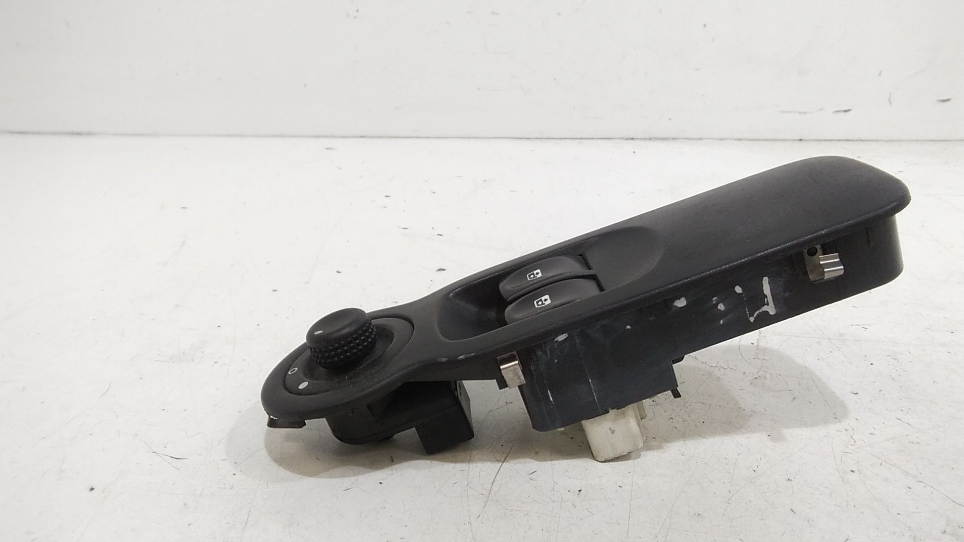 Interruttore Alzacristalli Porta Ant. Sinistro 8200214939 Usato