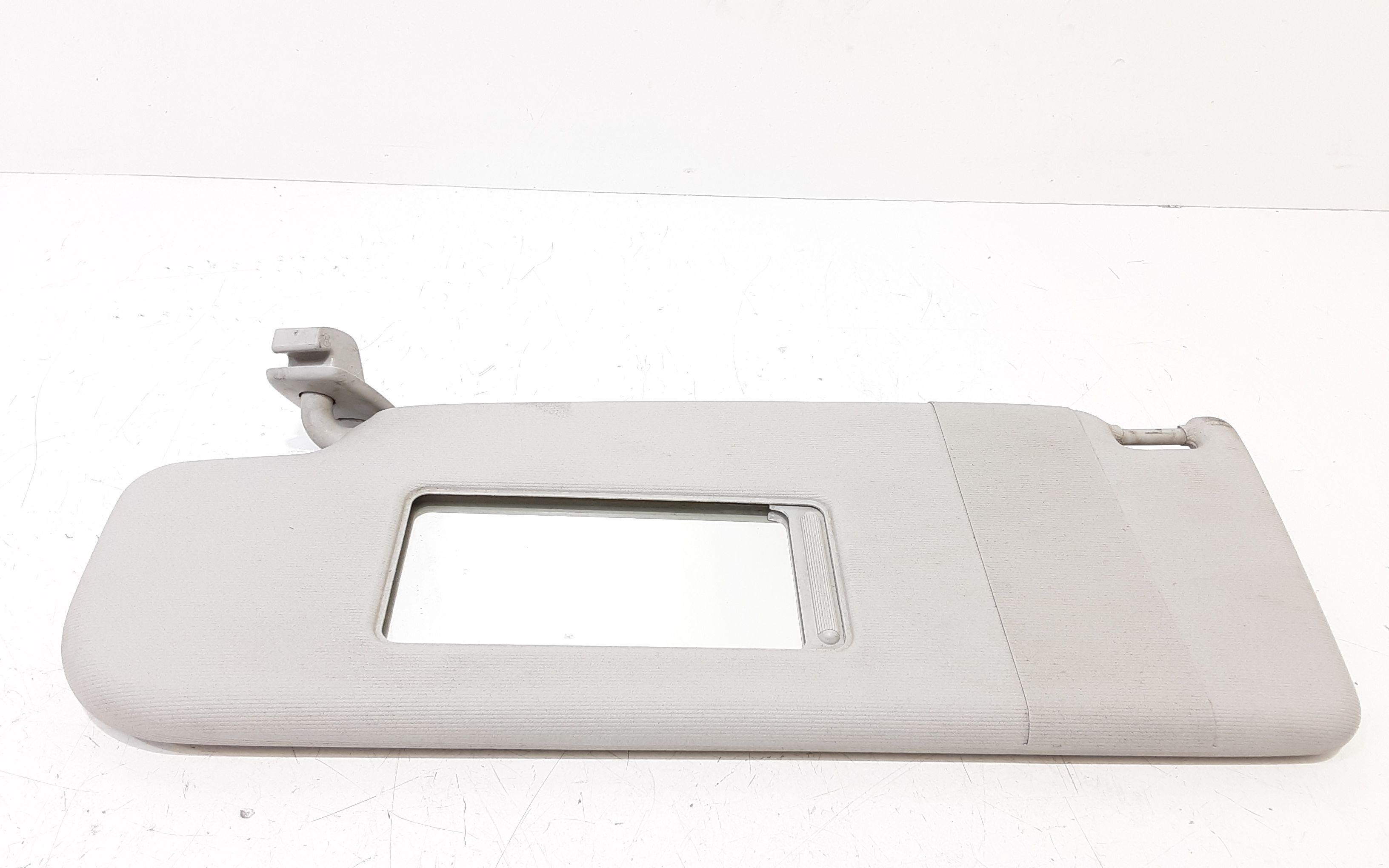 Aletta Parasole Parabrezza Sinistro 1K0857551N2F4 Usato