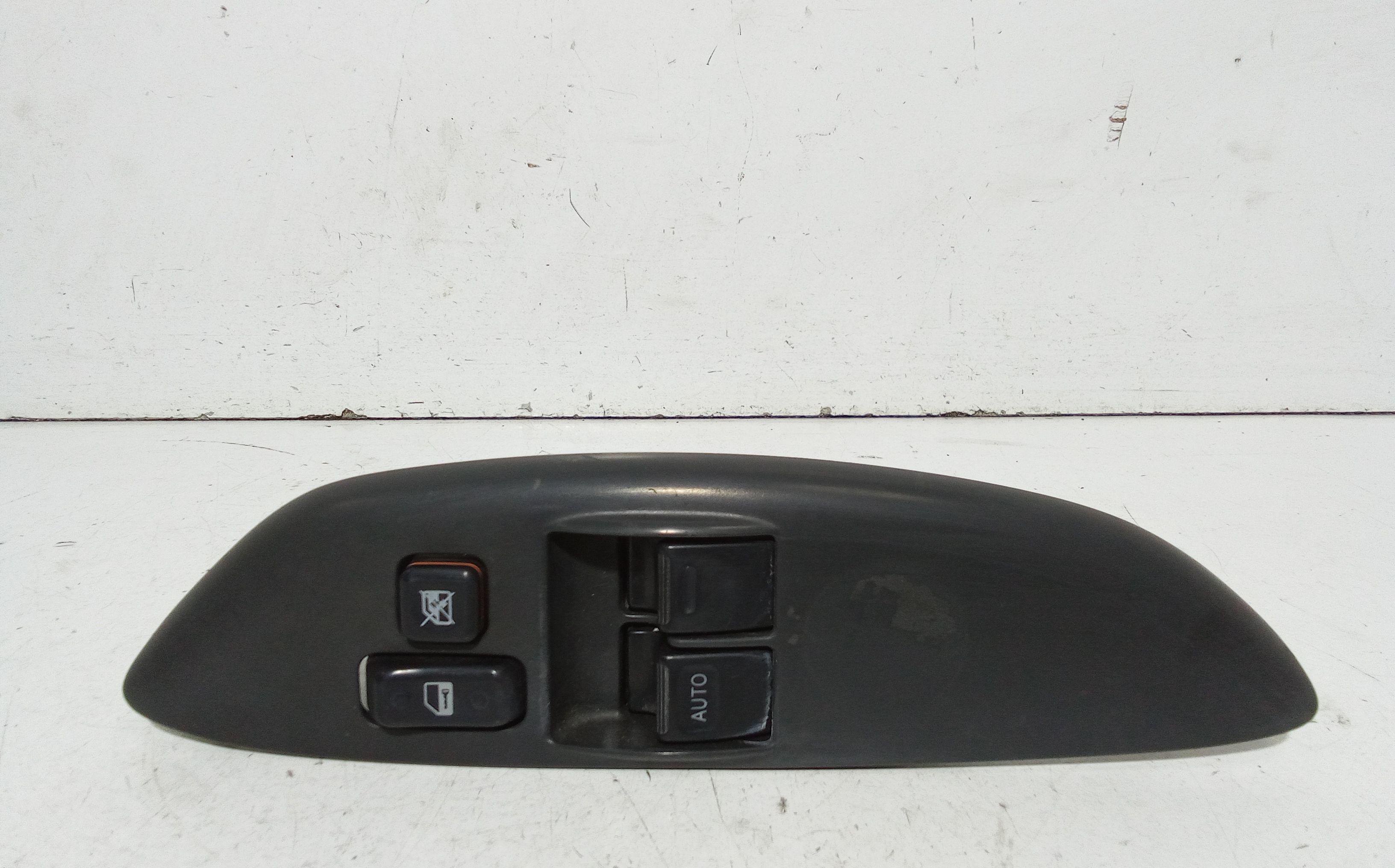 Interruttore Alzacristalli Porta Ant. Sinistro 8482010100 Usato