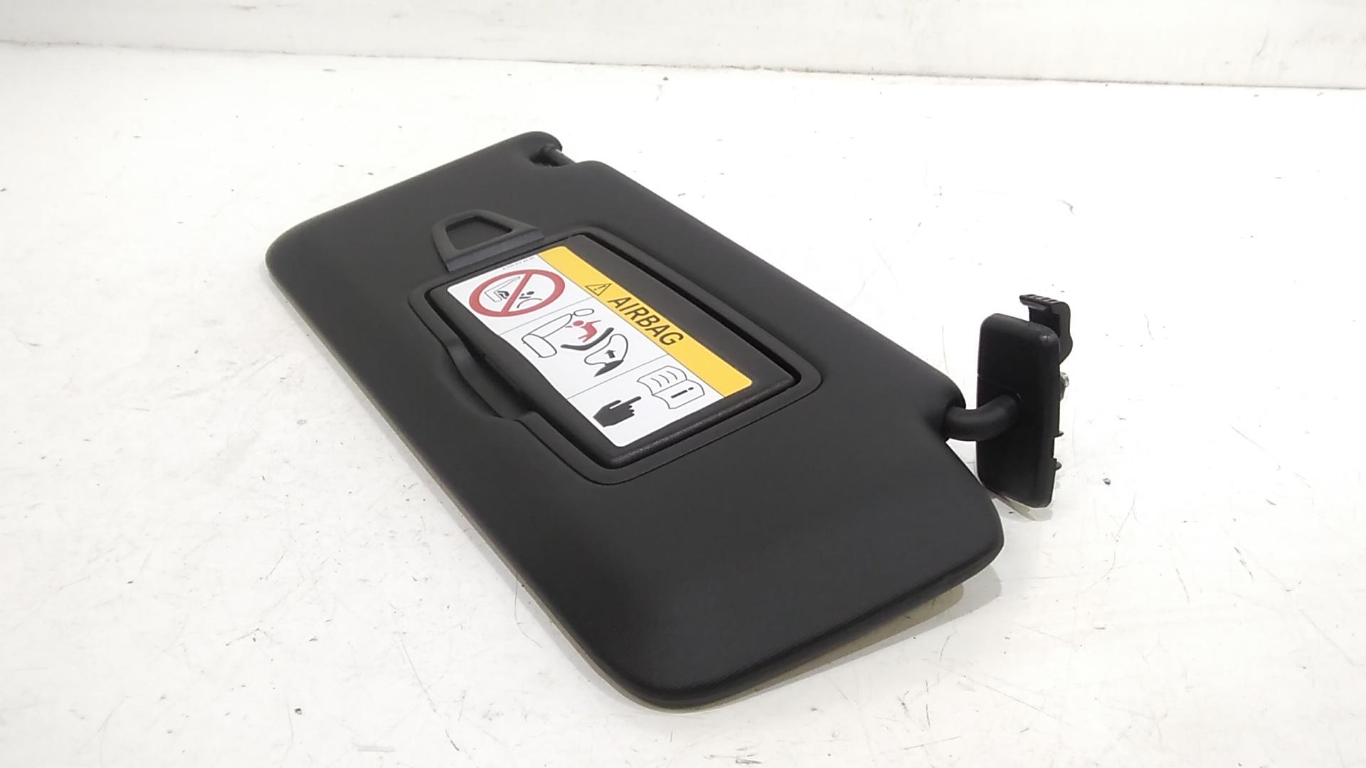 Aletta Parasole Parabrezza Destro A17781060007M94 Usato