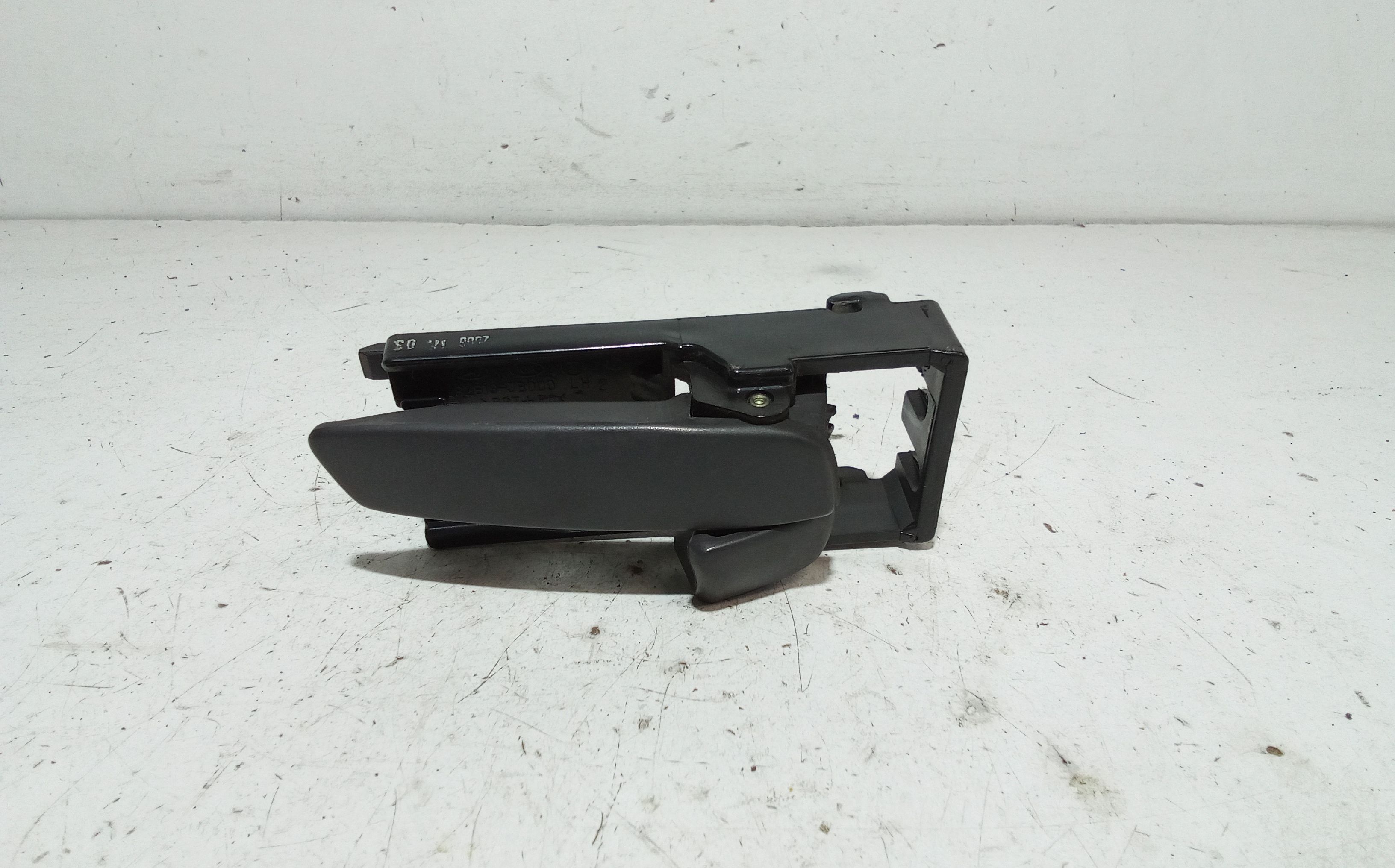 Maniglia Int. Apertura Porta Ant. Sinistro 826101G000RU Usato